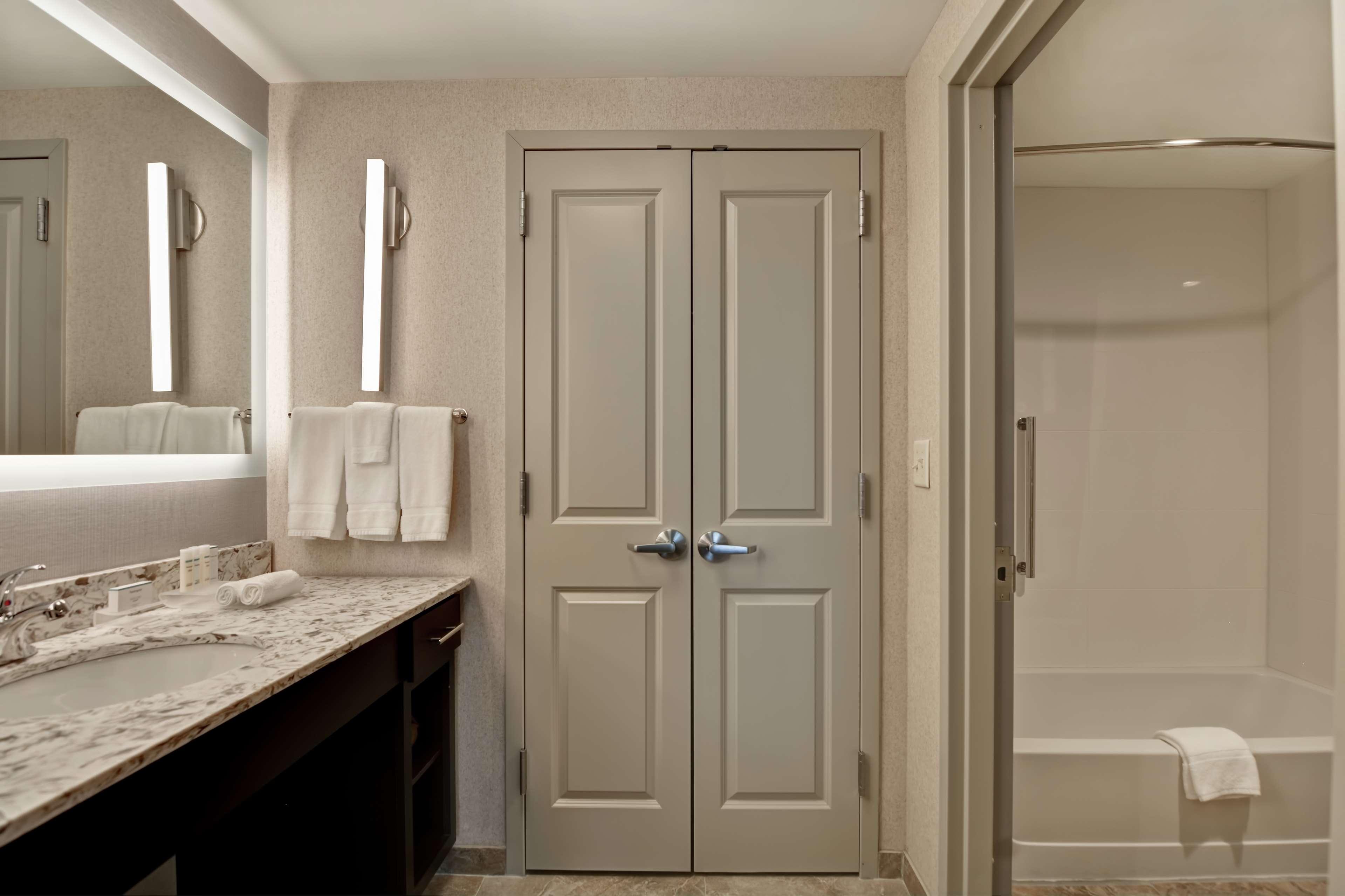 Suite Two Queen Beds Non Smoking