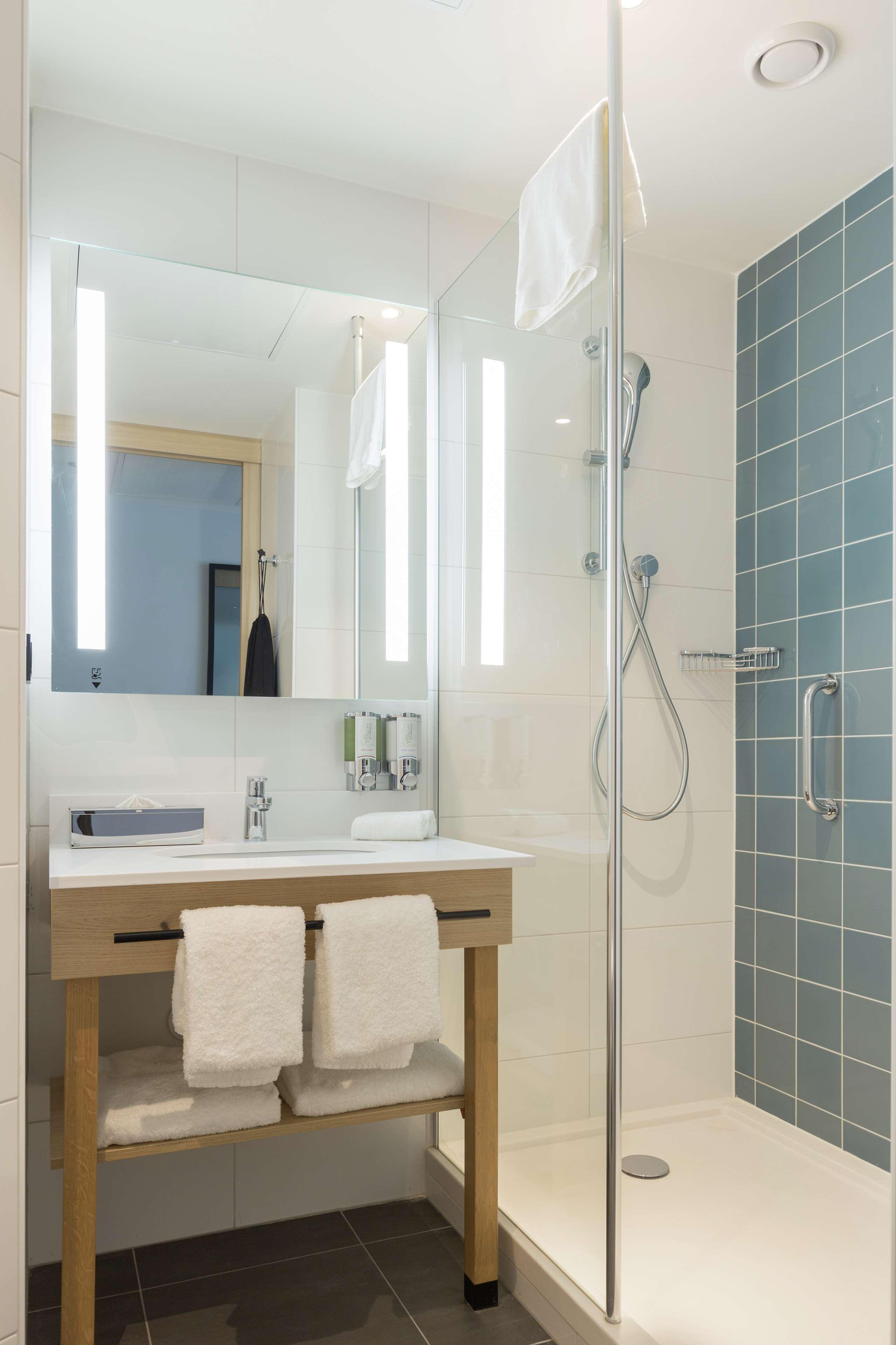 Double Queen Size Bed