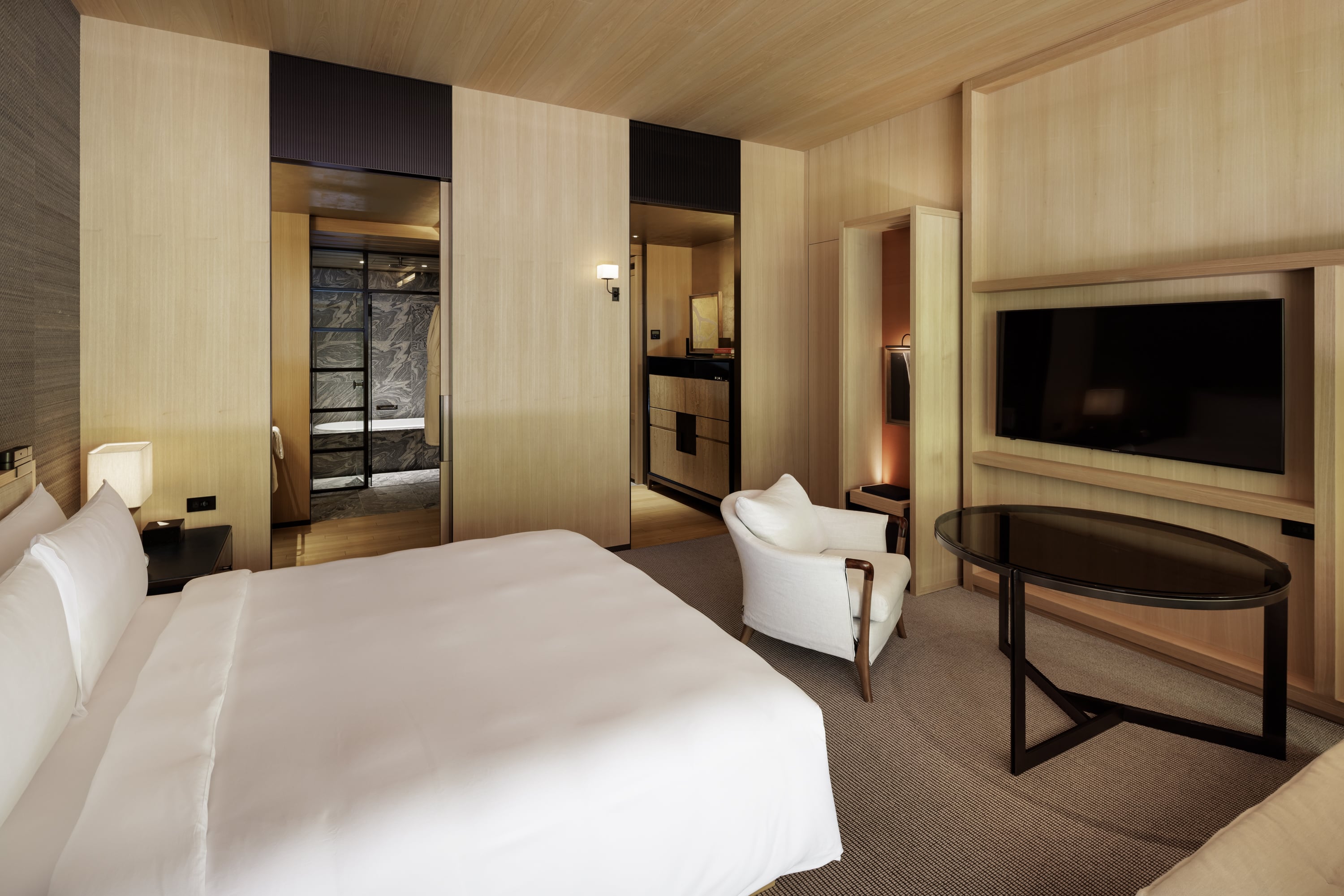 Room King Size Bed