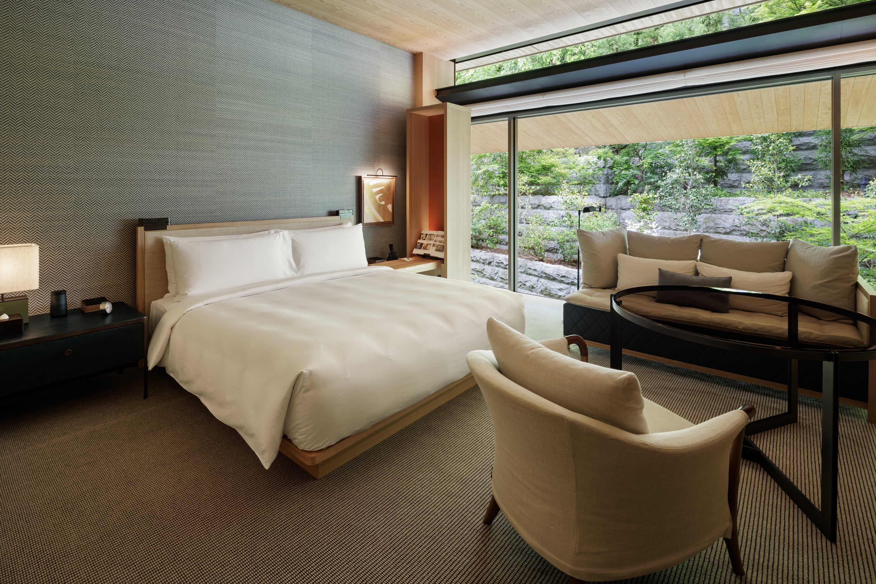 Room King Size Bed