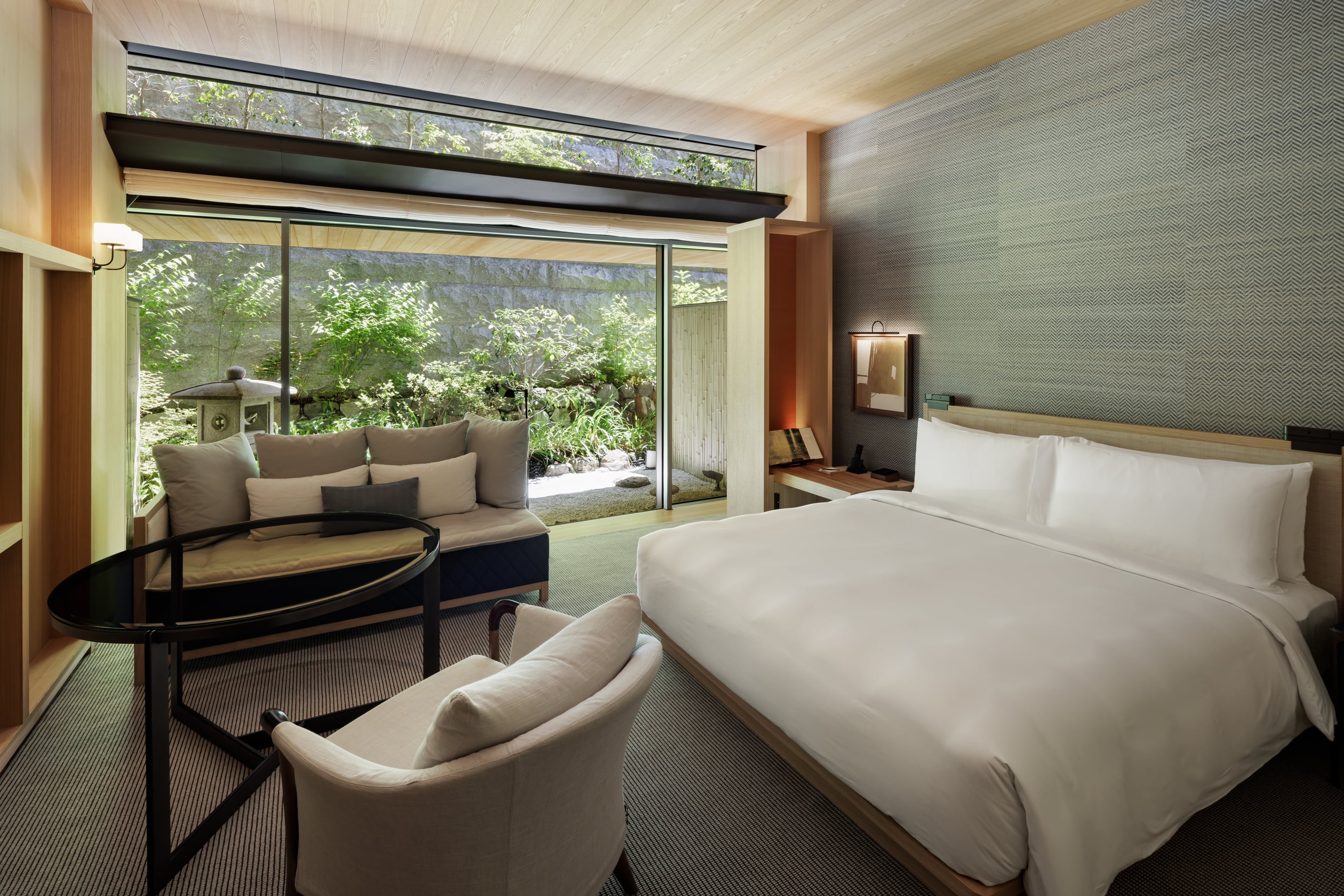 Room King Size Bed