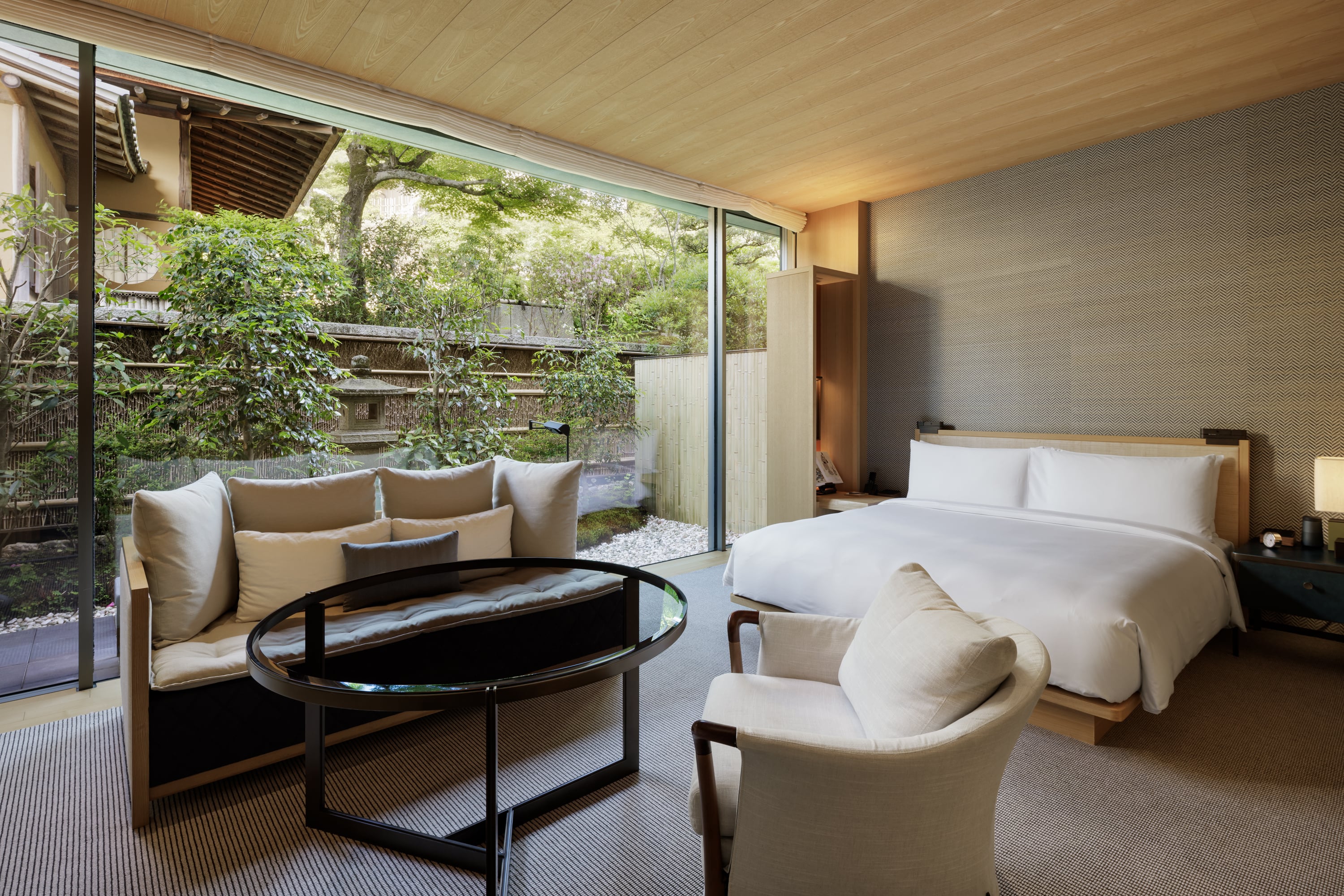 Room King Size Bed