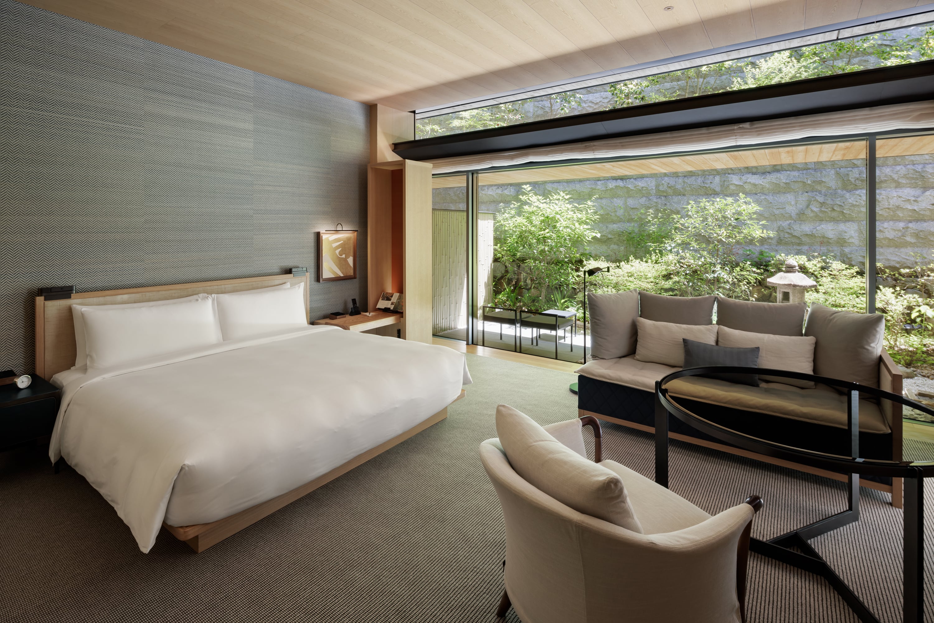 Room King Size Bed
