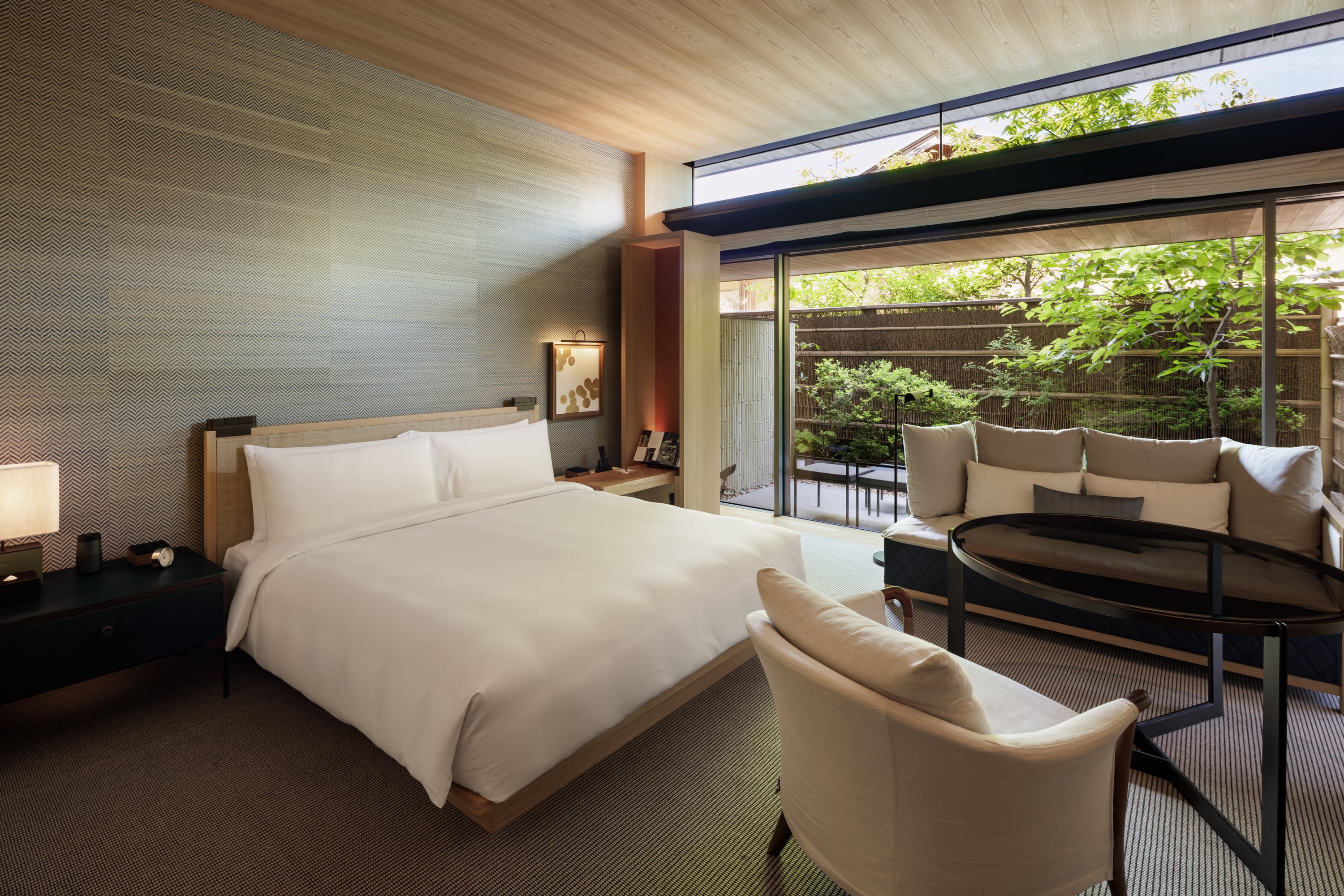 Room King Size Bed