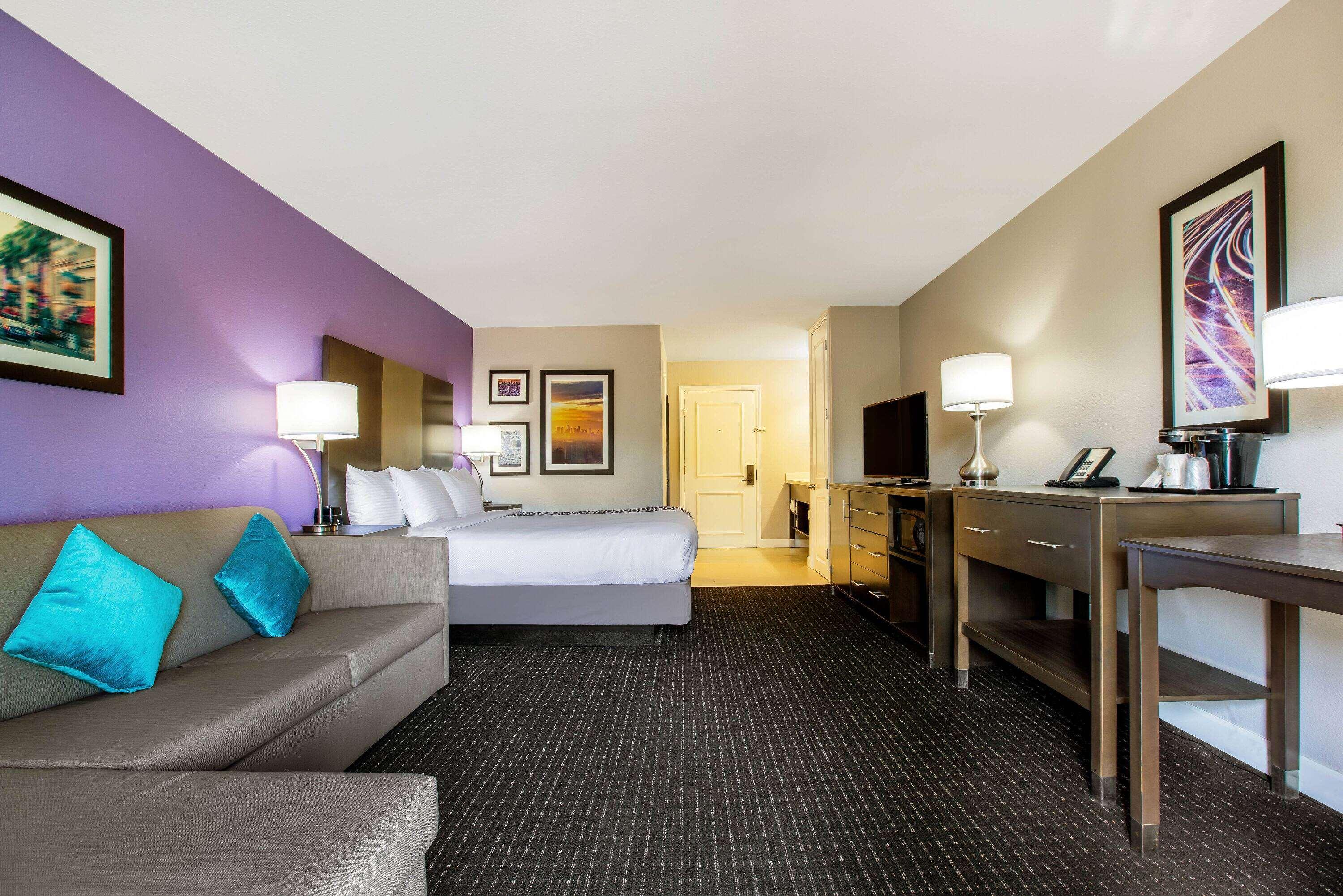 Double Deluxe King Bed