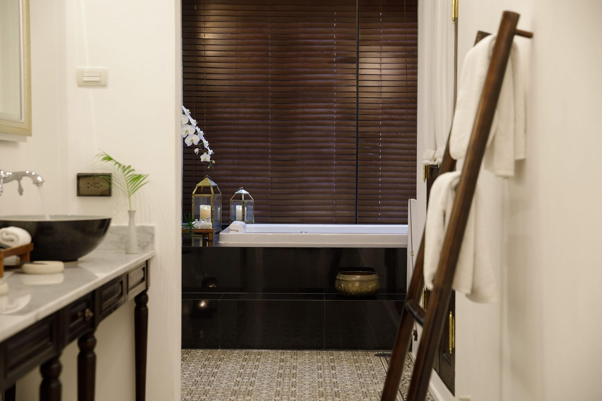 Double King Bed One Bedroom 