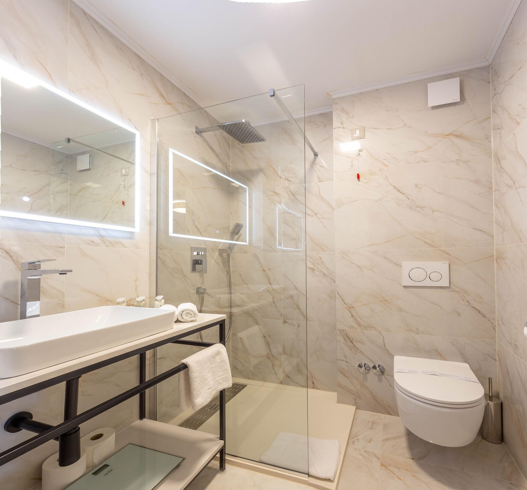 Suite Deluxe Sea View with Balcony