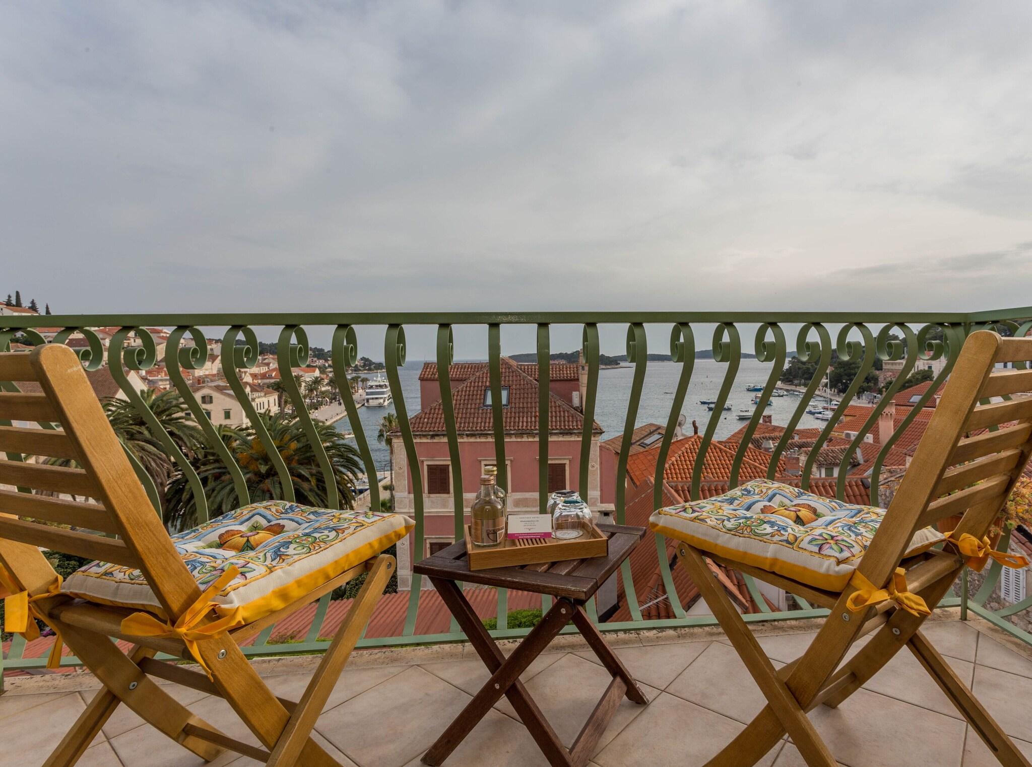 Suite Deluxe Sea View with Balcony