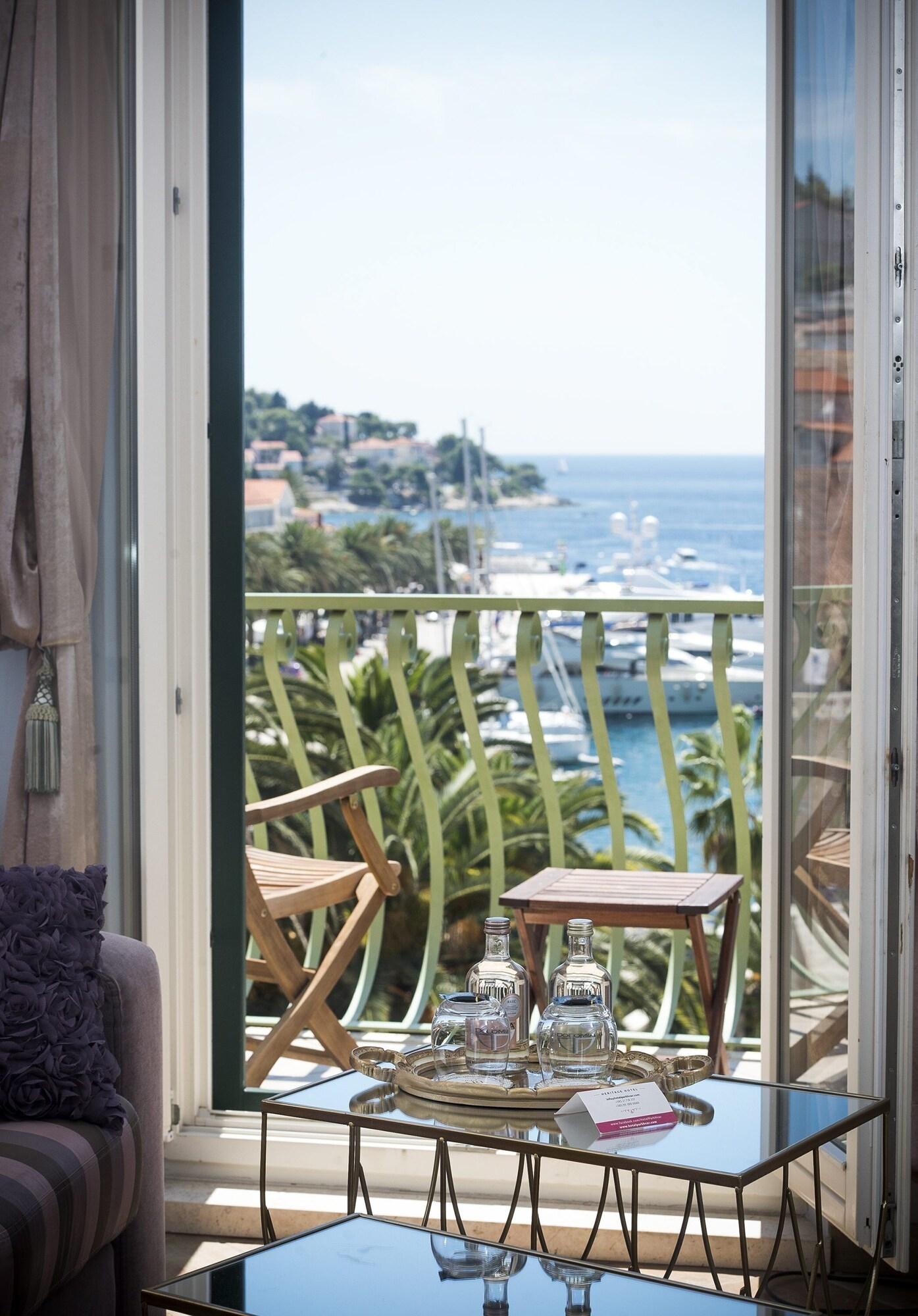 Suite Deluxe Sea View with Balcony