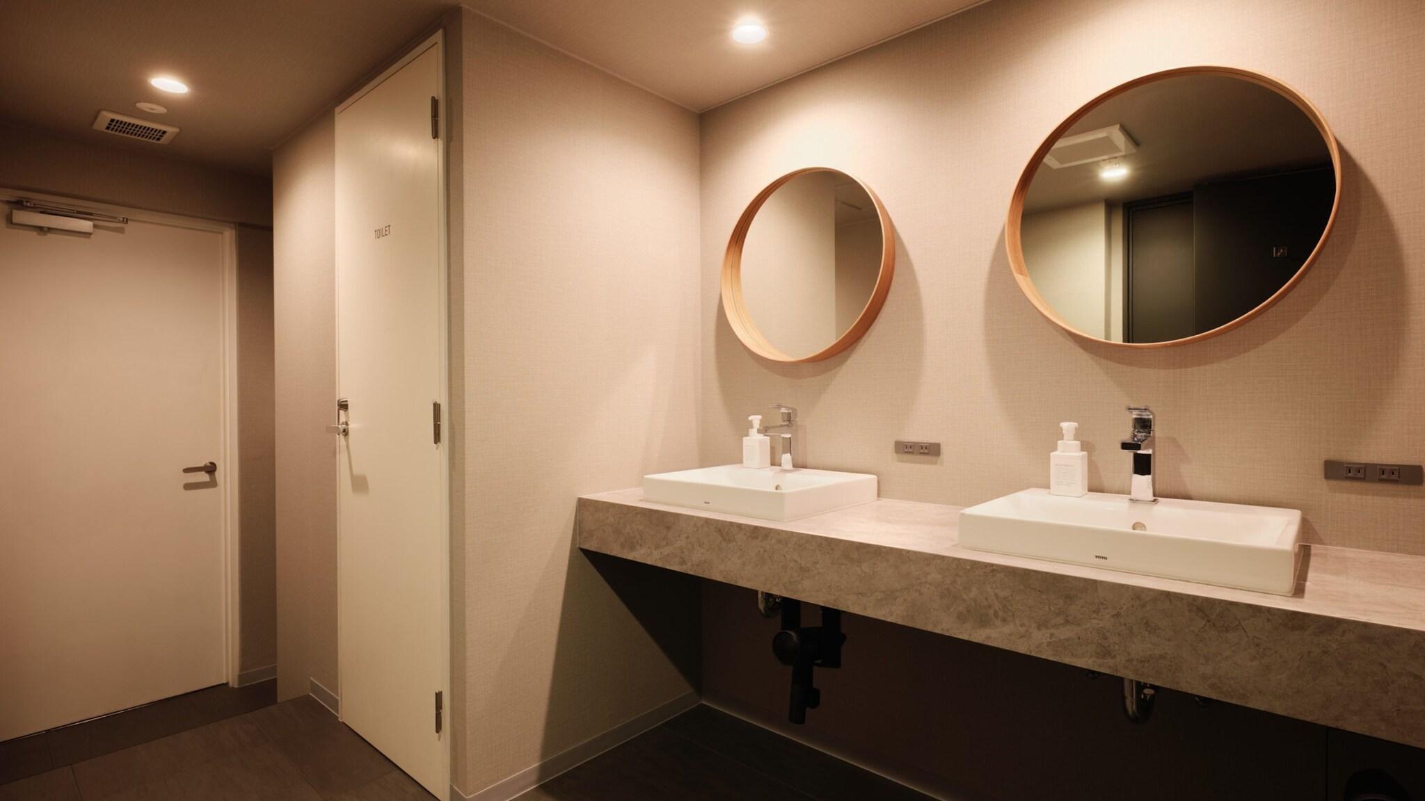 Bed in Dormitory Bunk Bed with Shared Bathroom