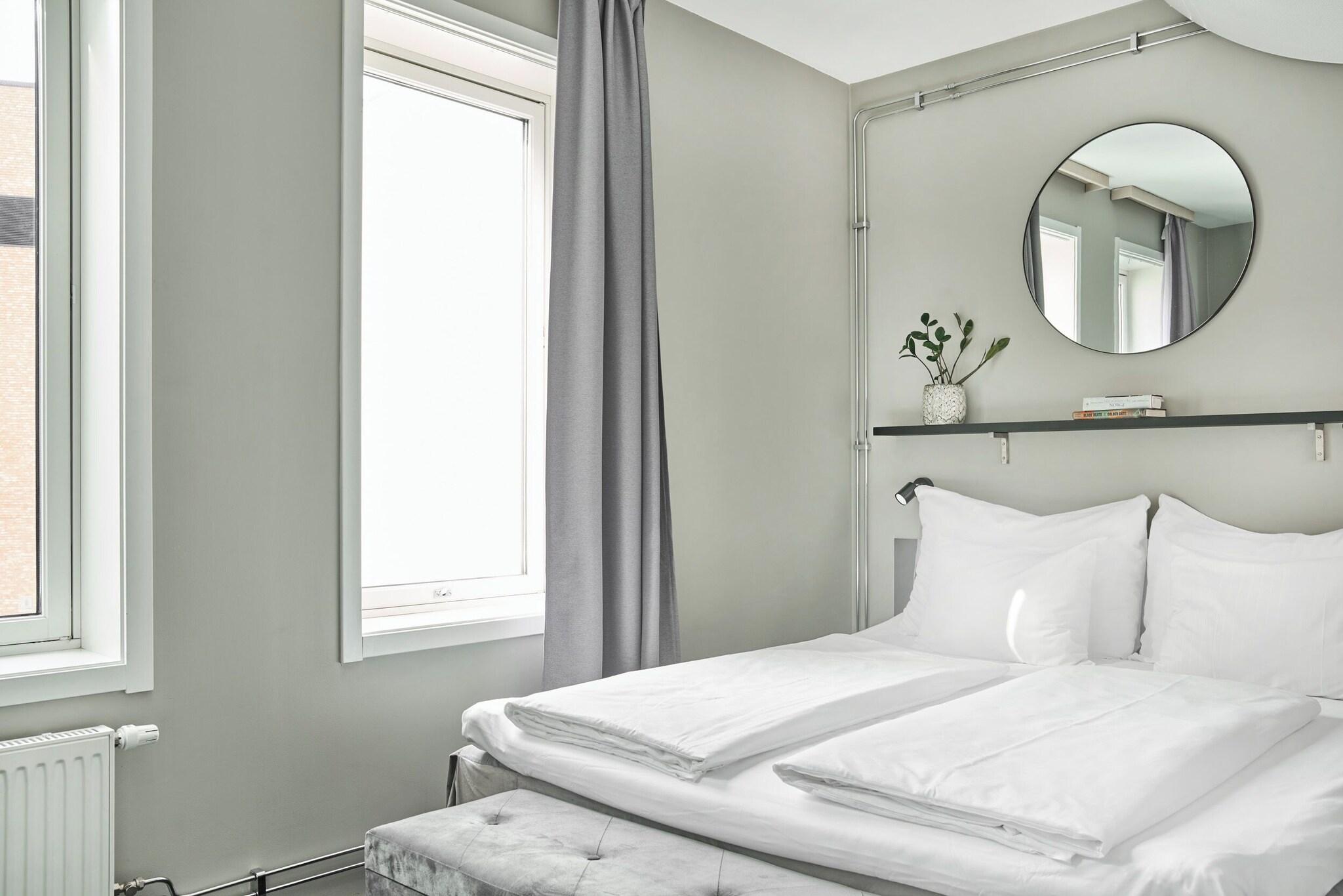 Studio Queen Size Bed