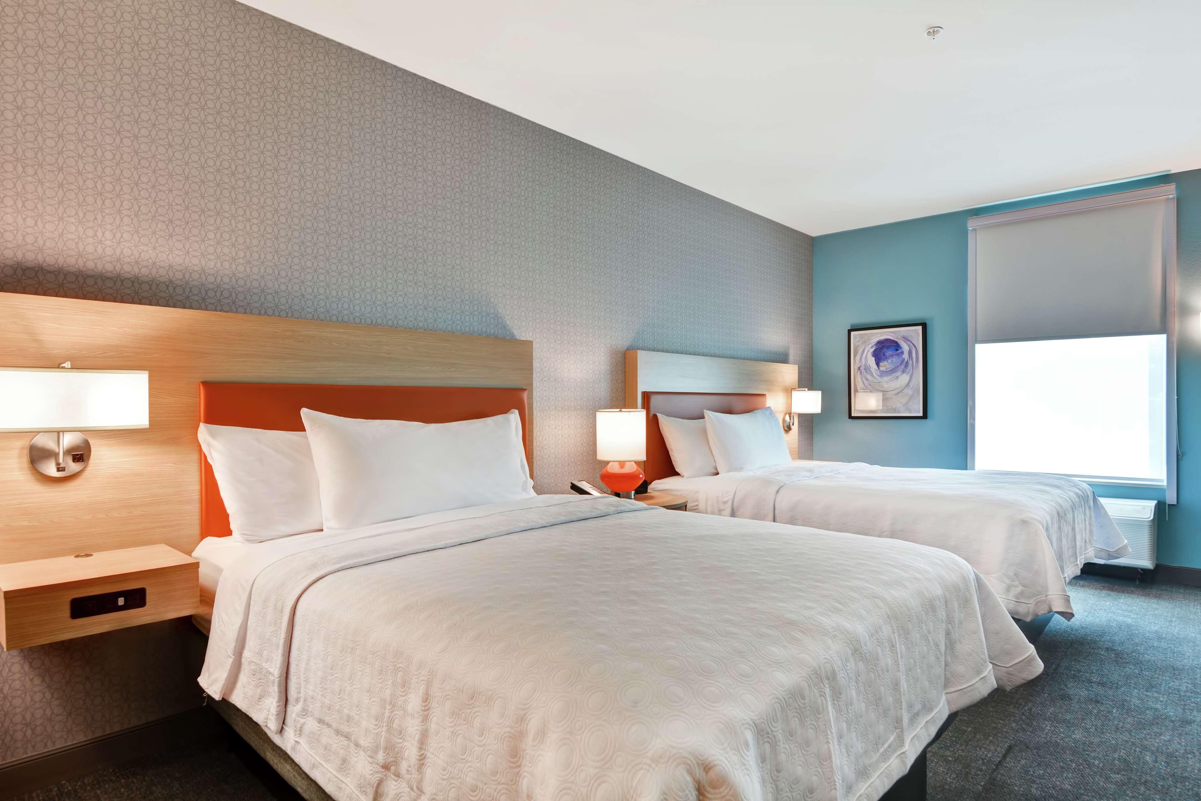 Studio Two Queen Beds