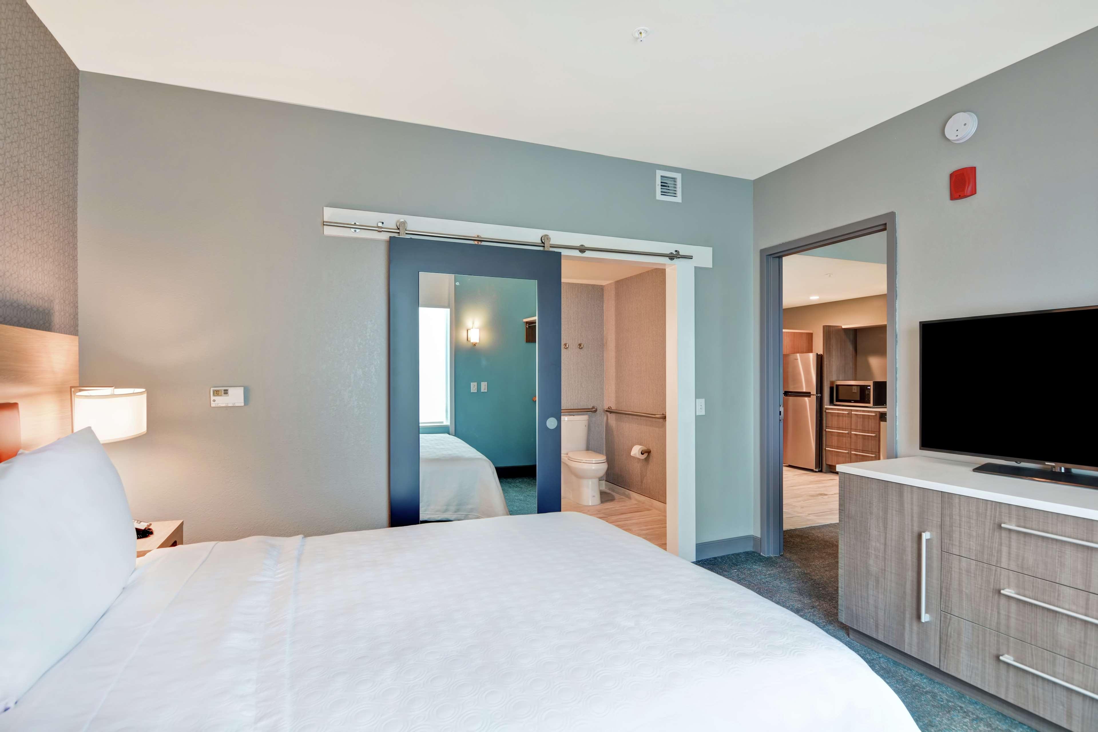 Suite Queen Size Bed