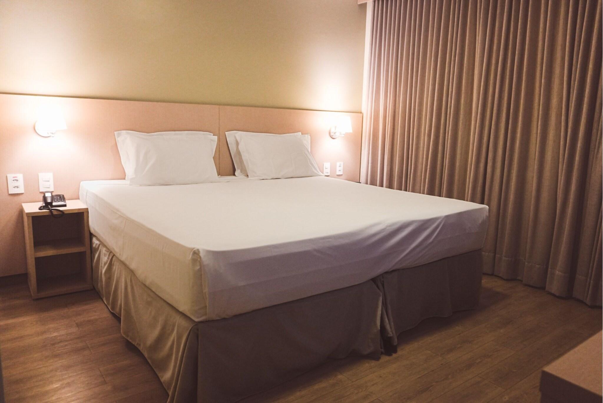 Twin Deluxe King Bed