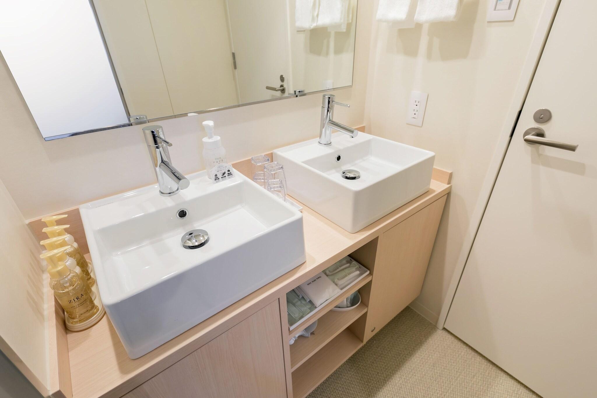 Twin Deluxe Two Beds