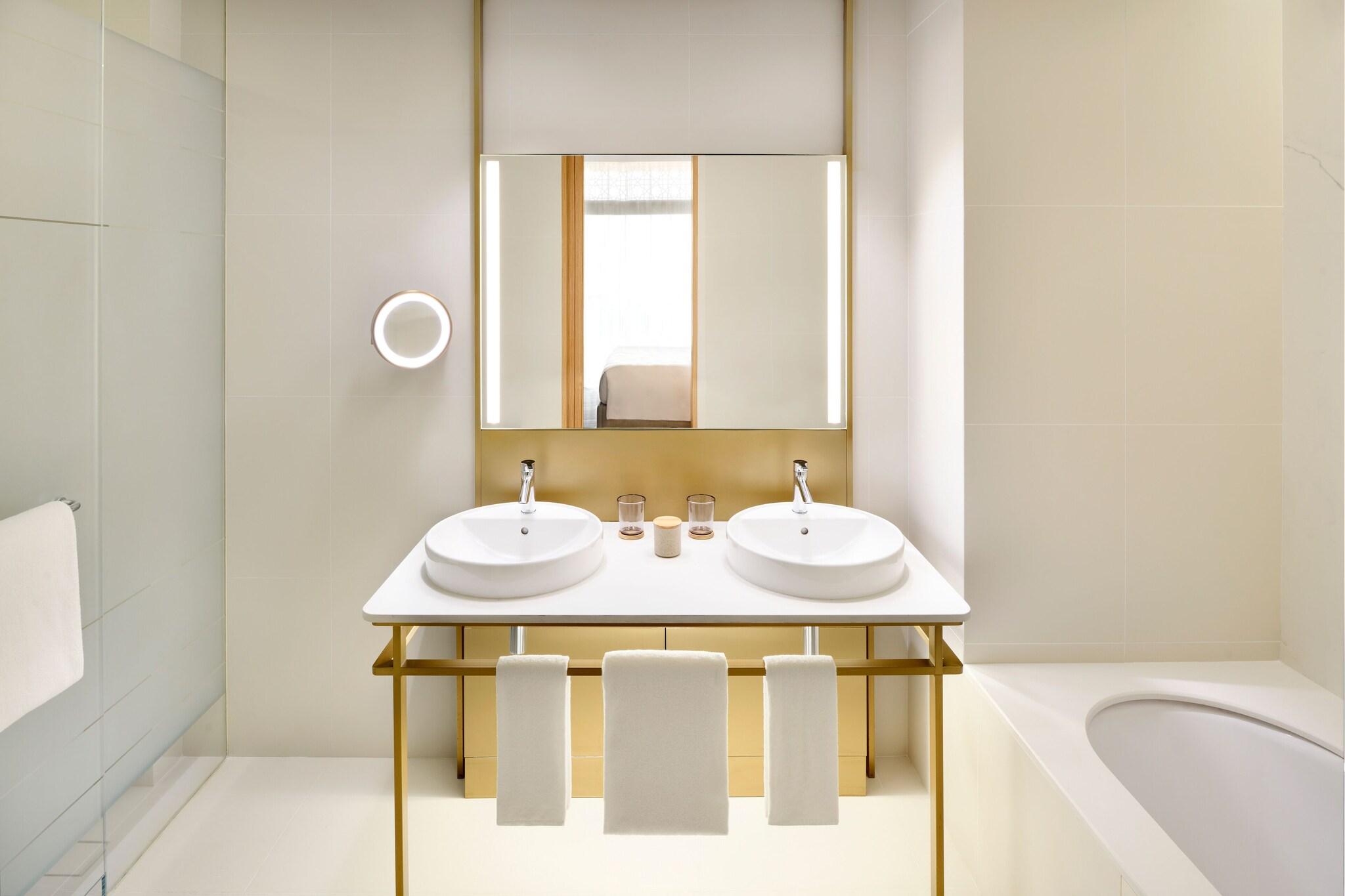 Family Room Deluxe King Bed