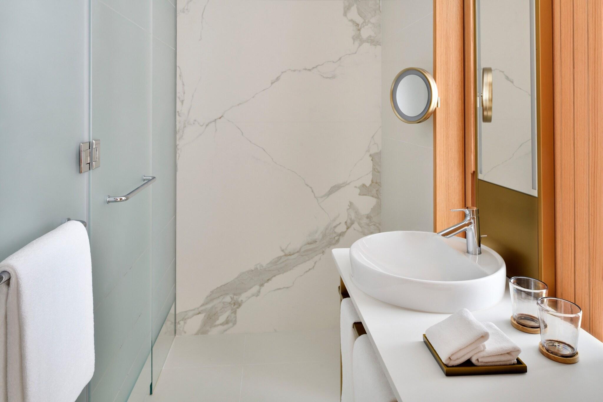 Family Room Deluxe King Bed