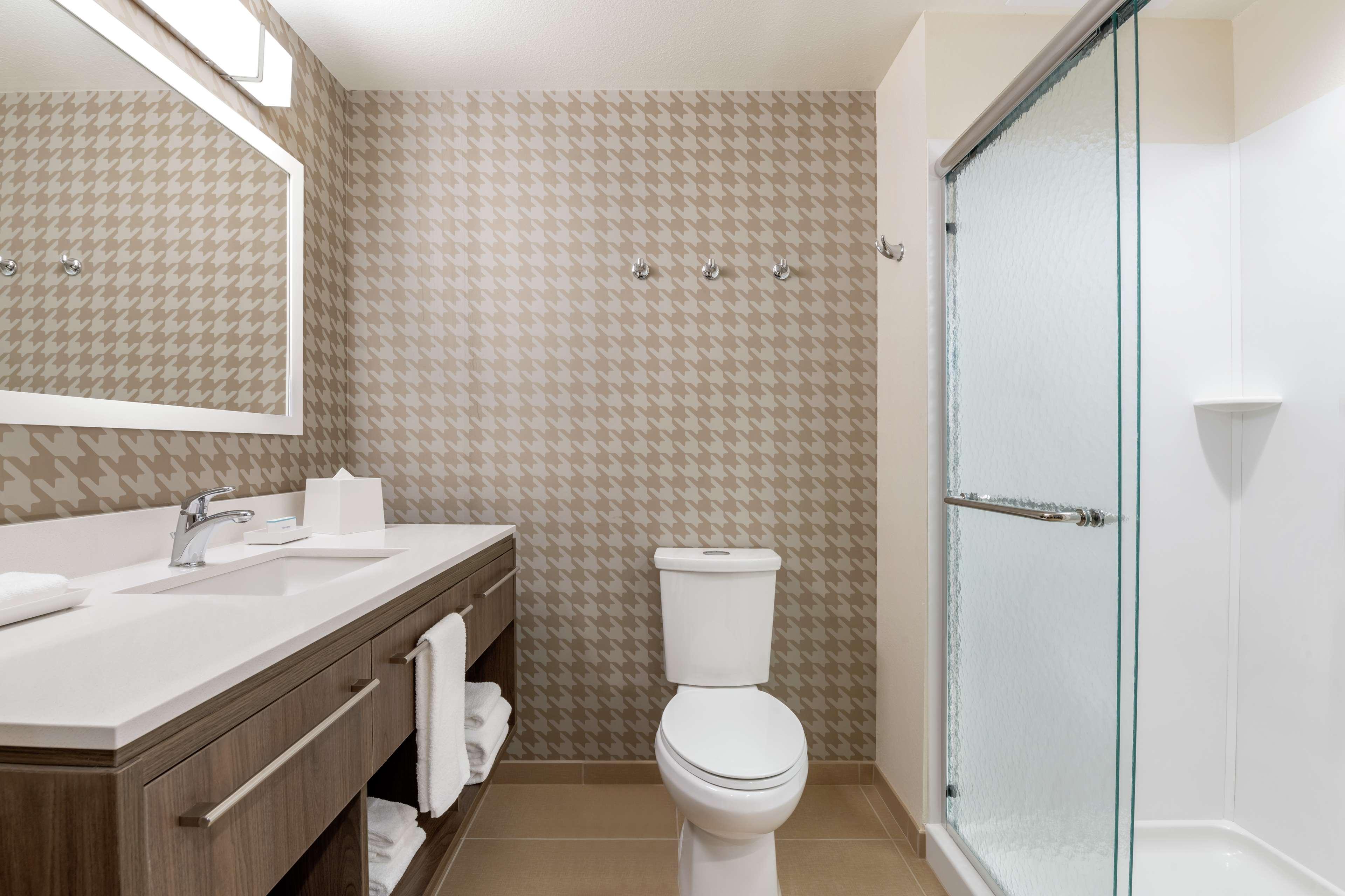 Studio Two Queen Beds Non Smoking