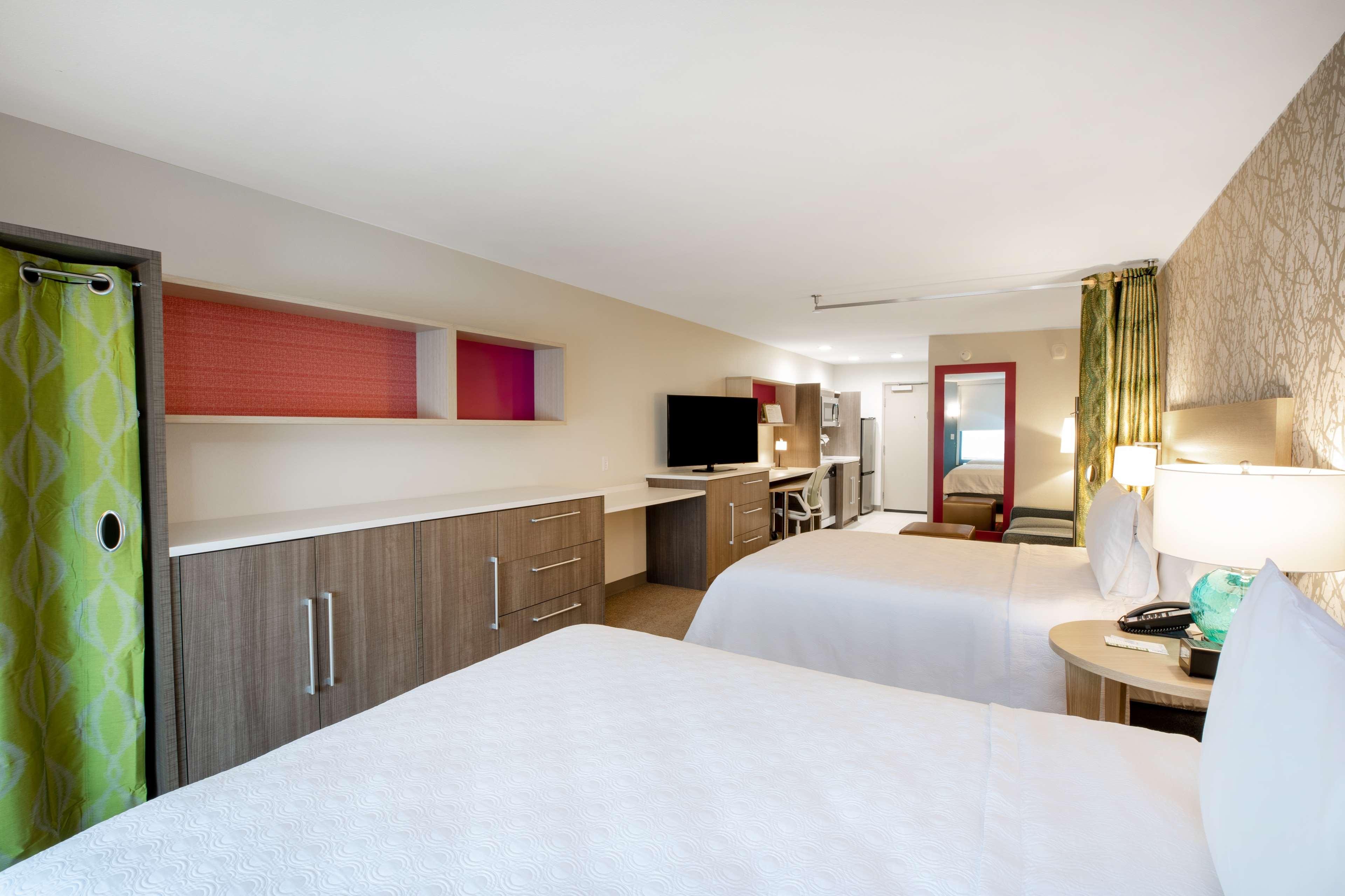 Studio Two Queen Beds