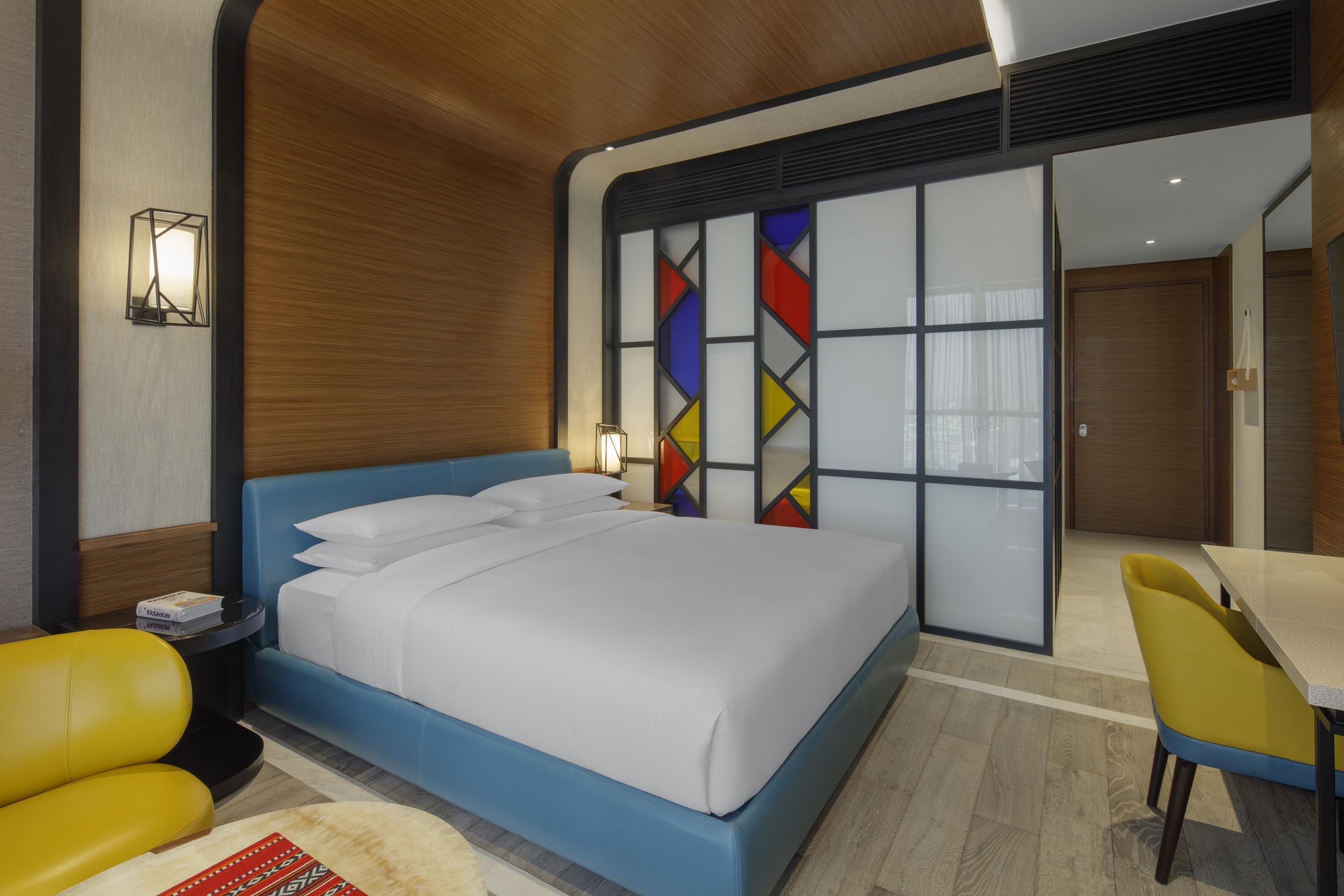 Room King Size Bed