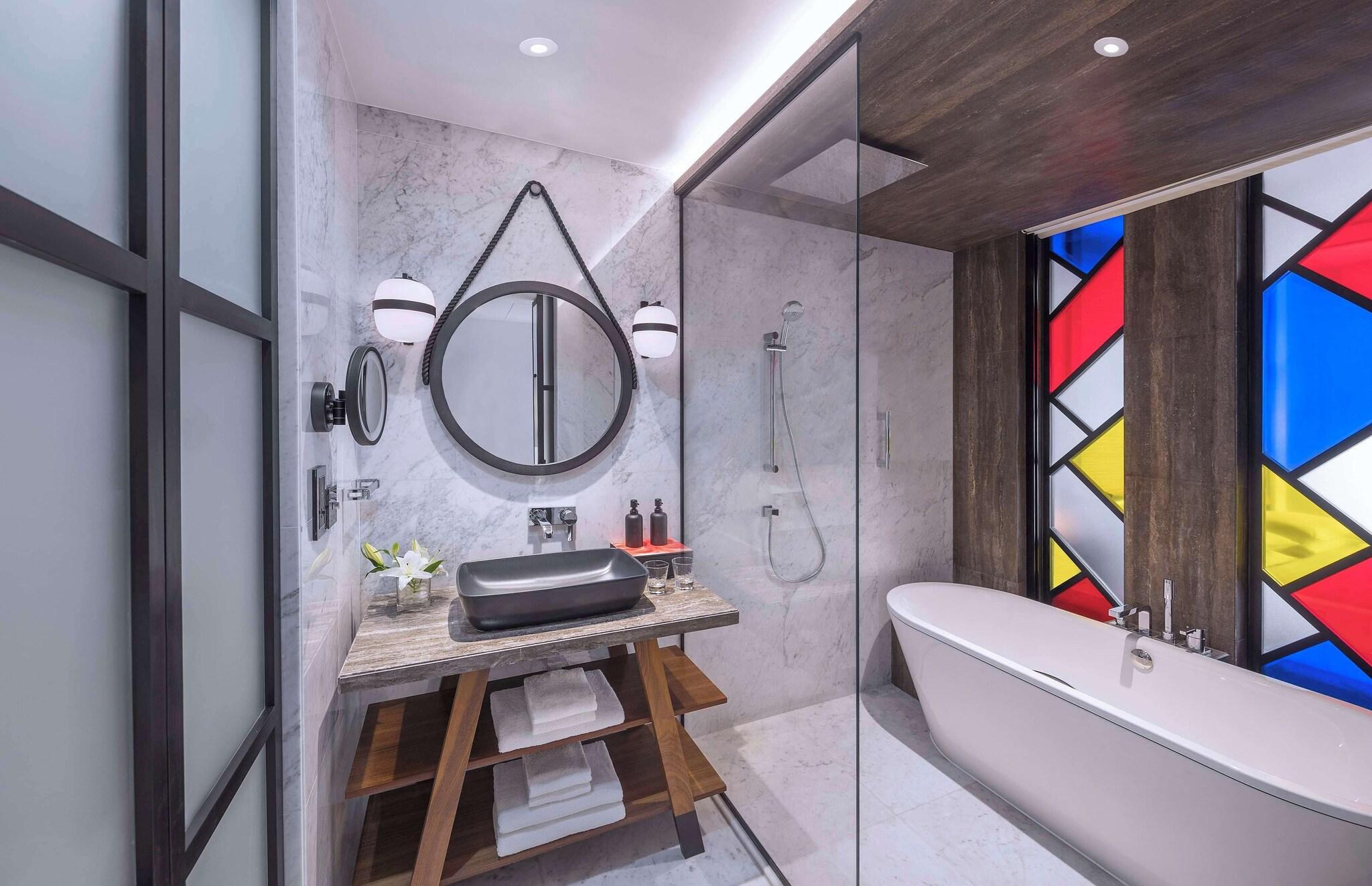 Double Deluxe King Bed