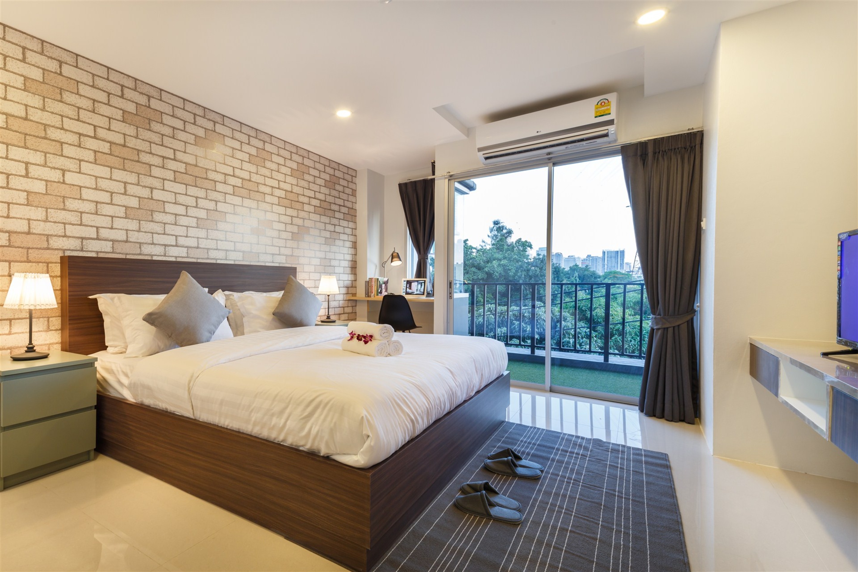 Double Deluxe King Bed