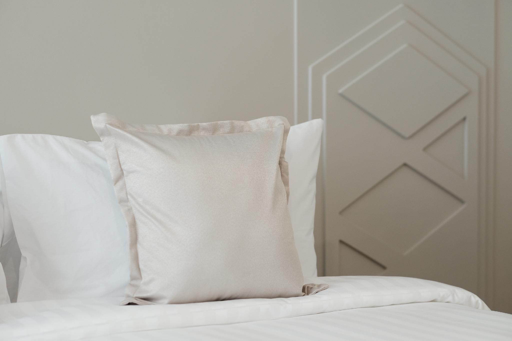 Twin Deluxe Pool View