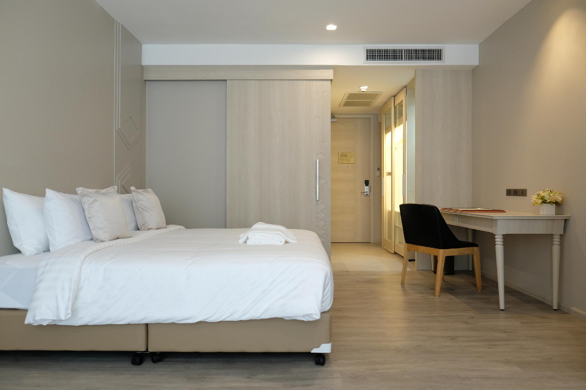 Twin Deluxe Pool View