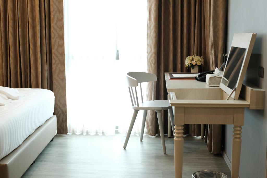 Double Deluxe Pool View