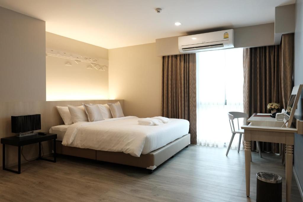 Double Deluxe Pool View