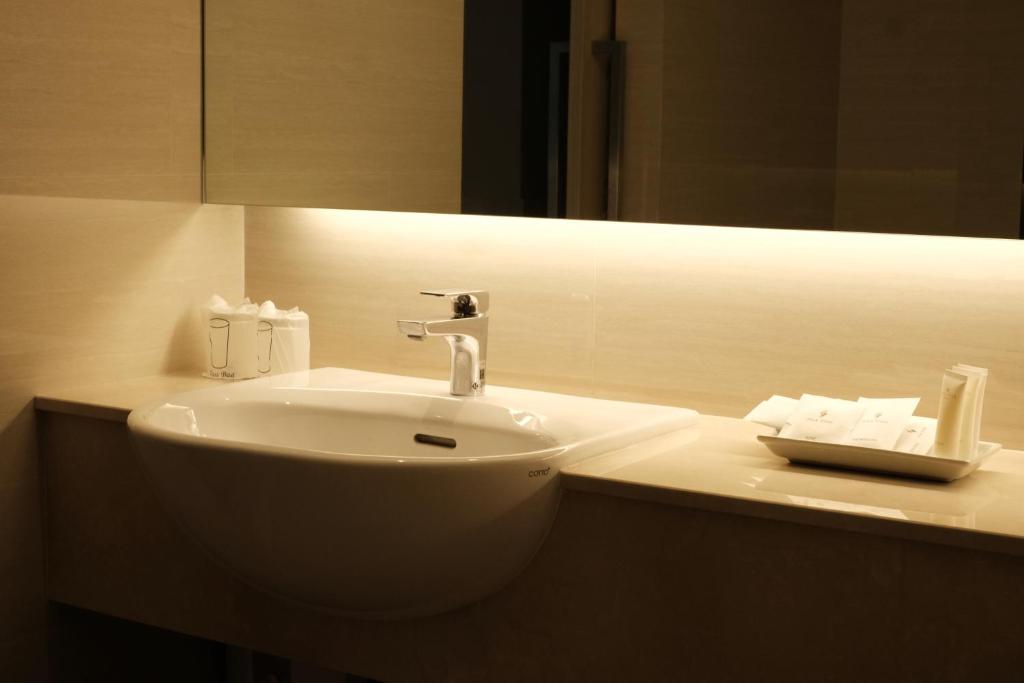 Double Deluxe Pool View