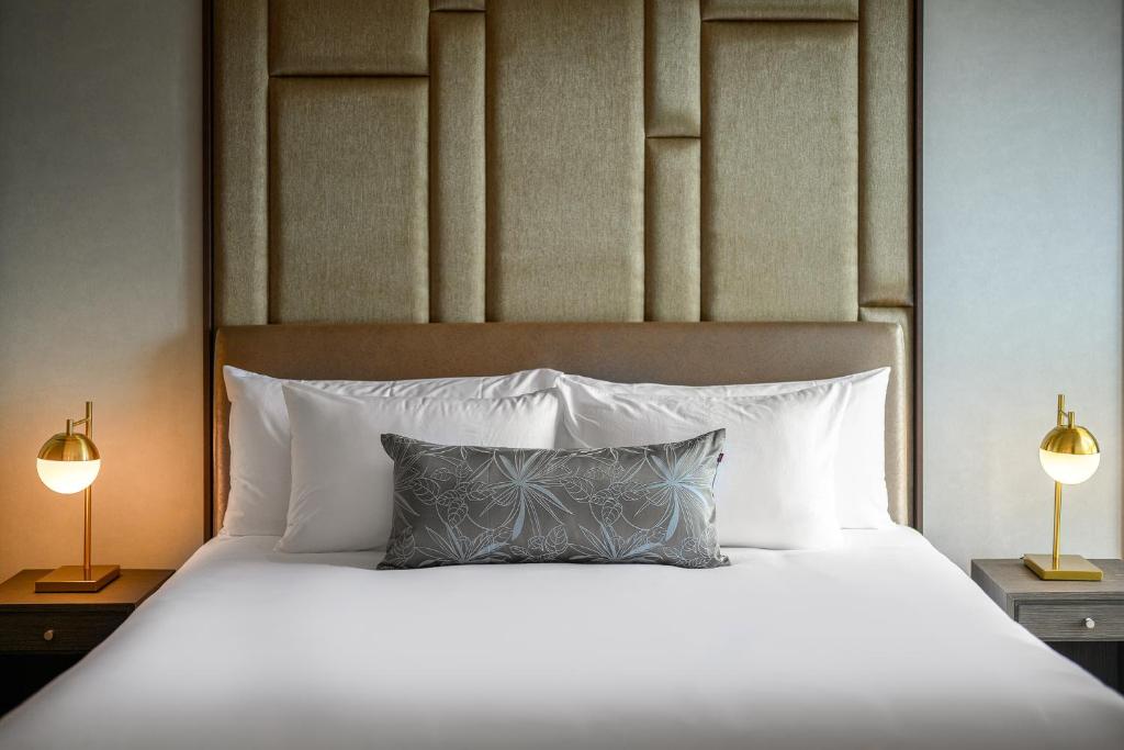 Double or Twin Deluxe with Jacuzzi