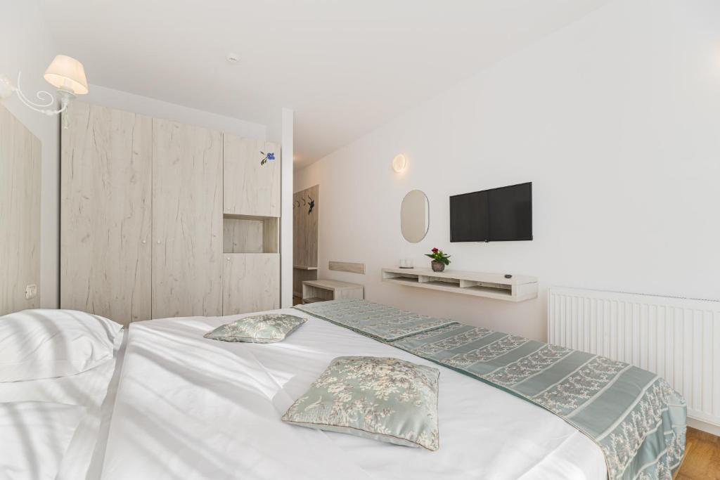 Double or Twin Standard