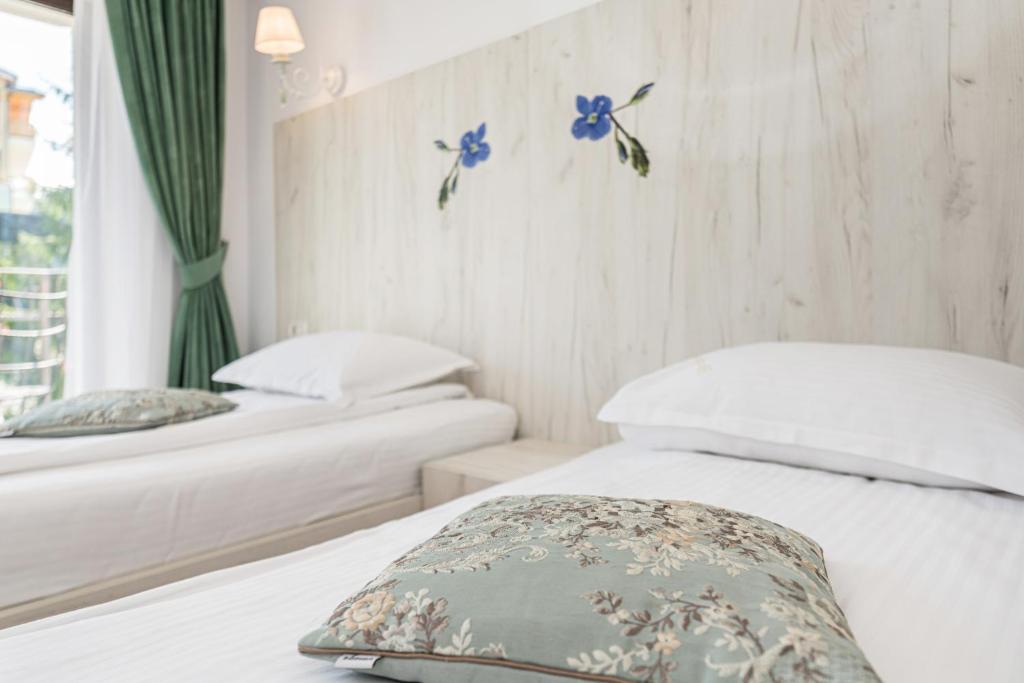 Double or Twin Standard