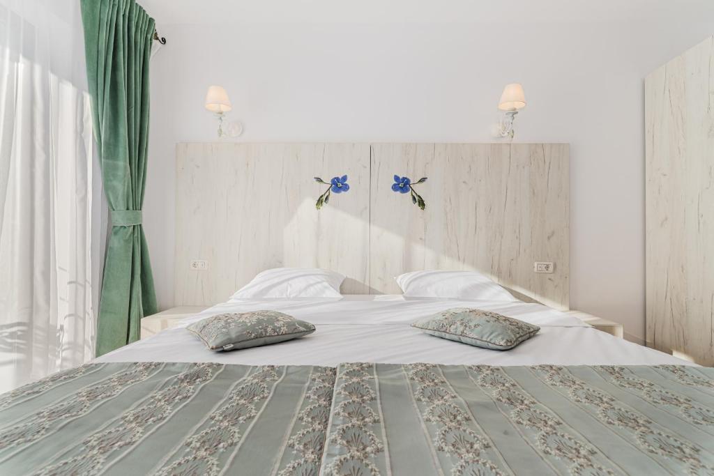 Double or Twin Standard