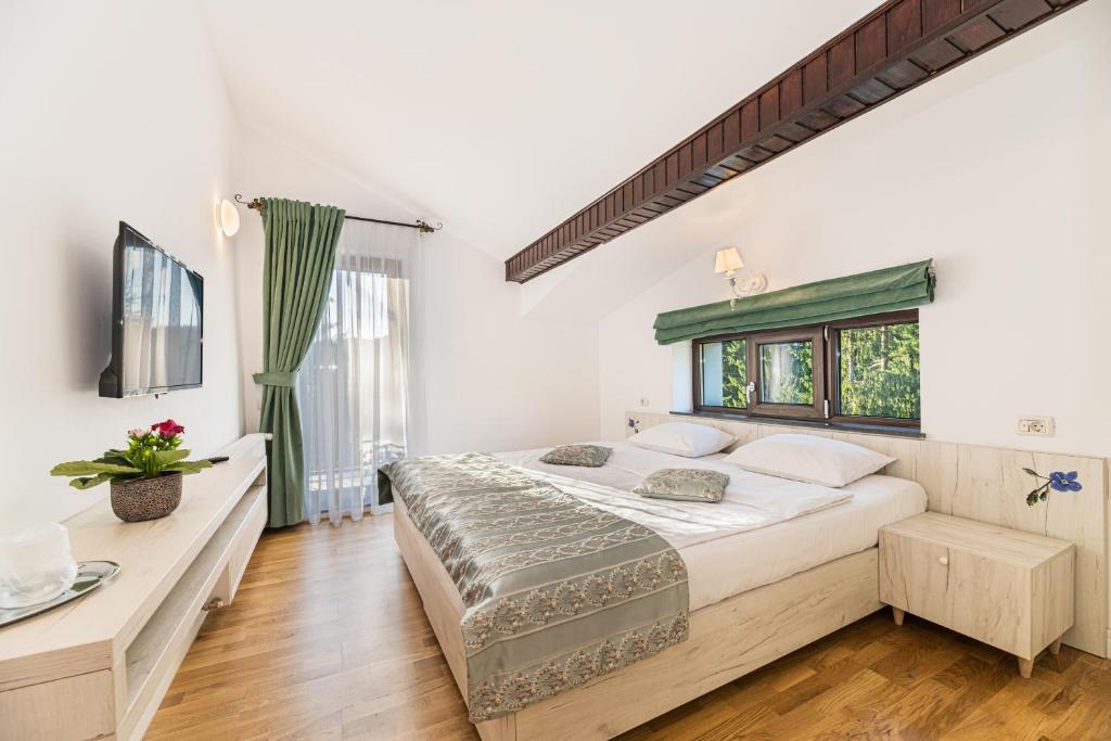 Double or Twin Standard