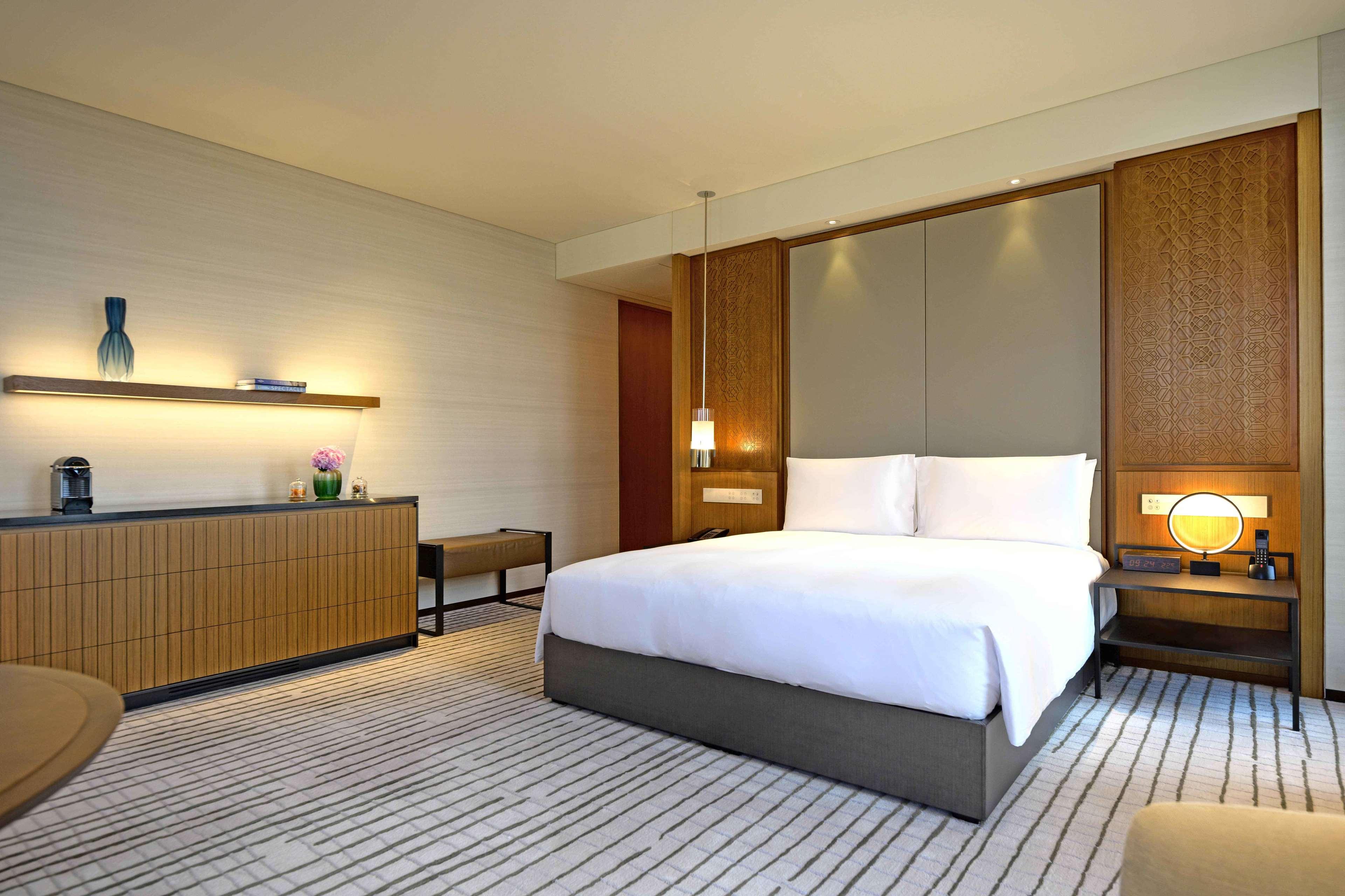 Room City View King Bed