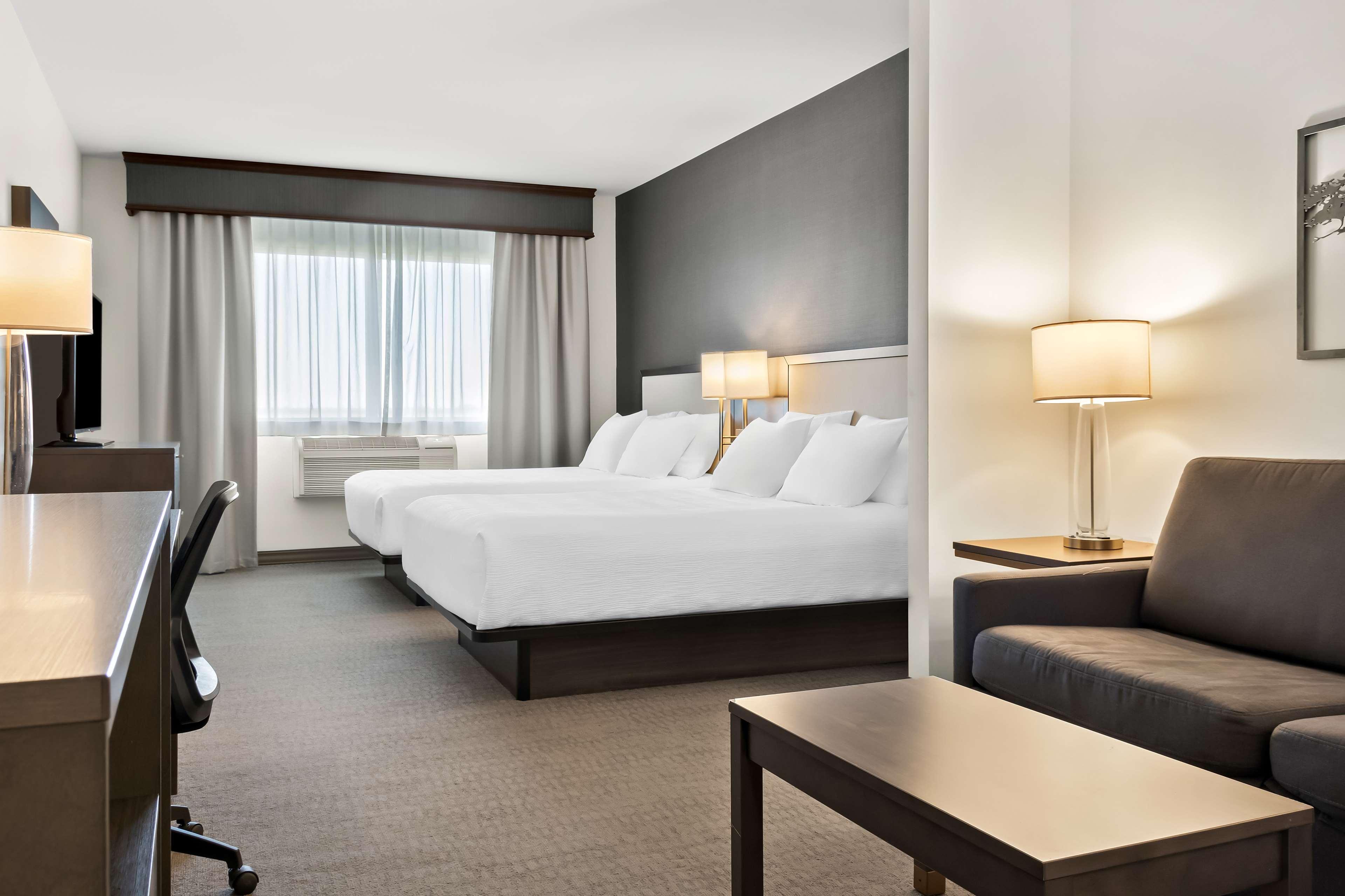 Suite Two Queen Beds