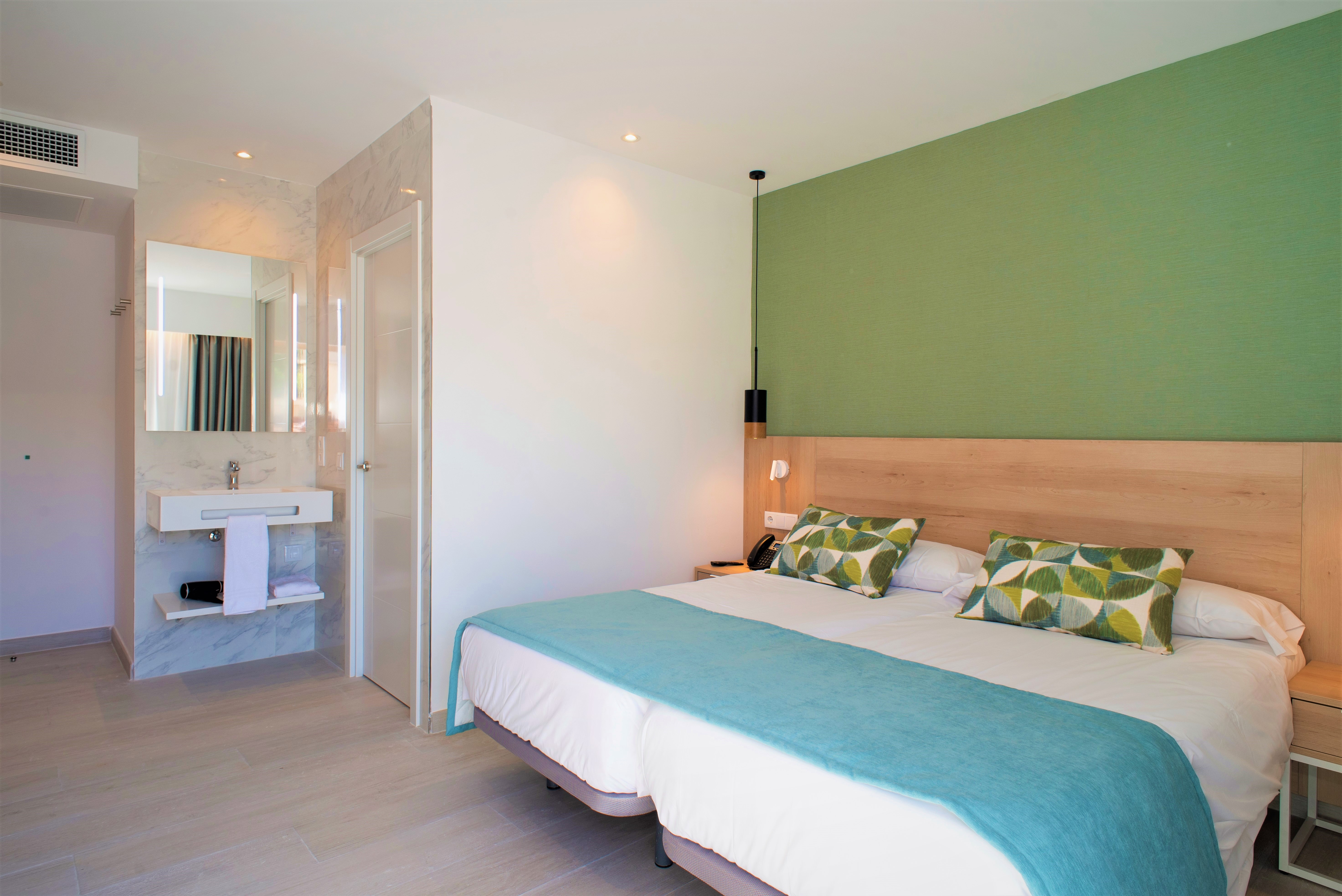 Double or Twin Standard