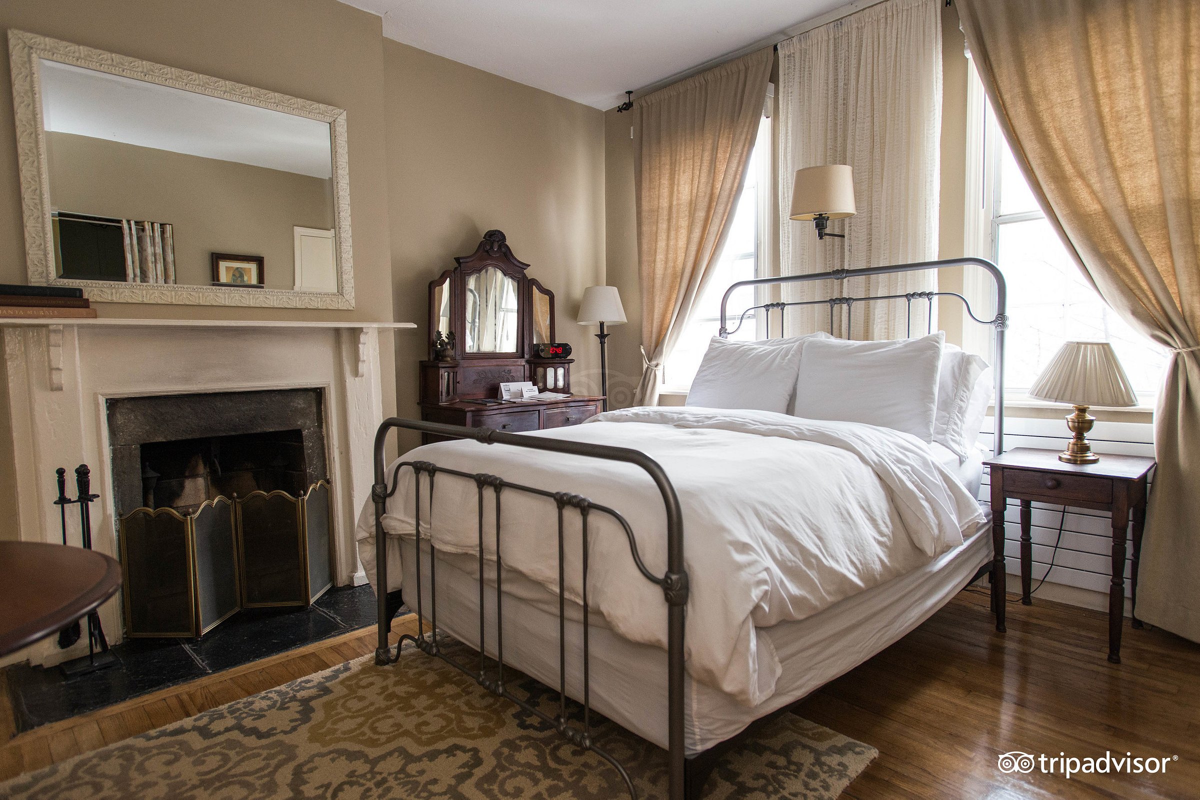 Studio Premier City View