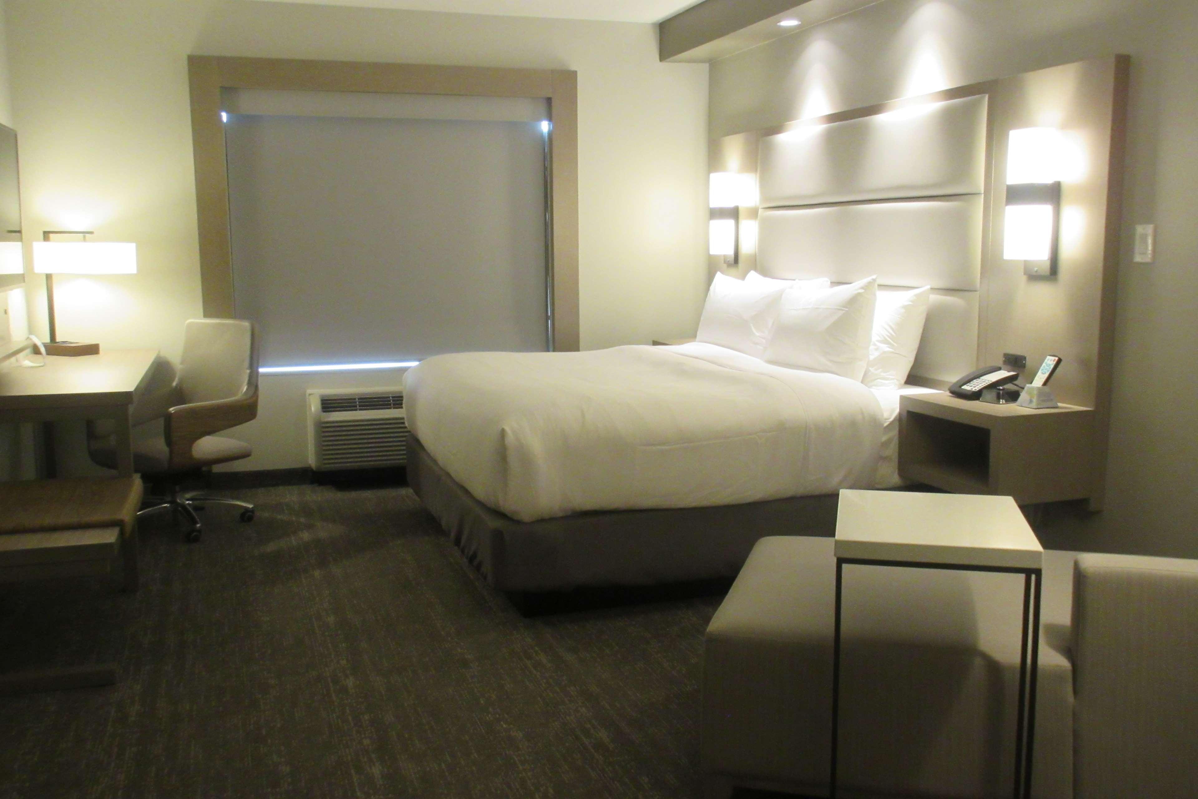 Room King Bed Non Smoking