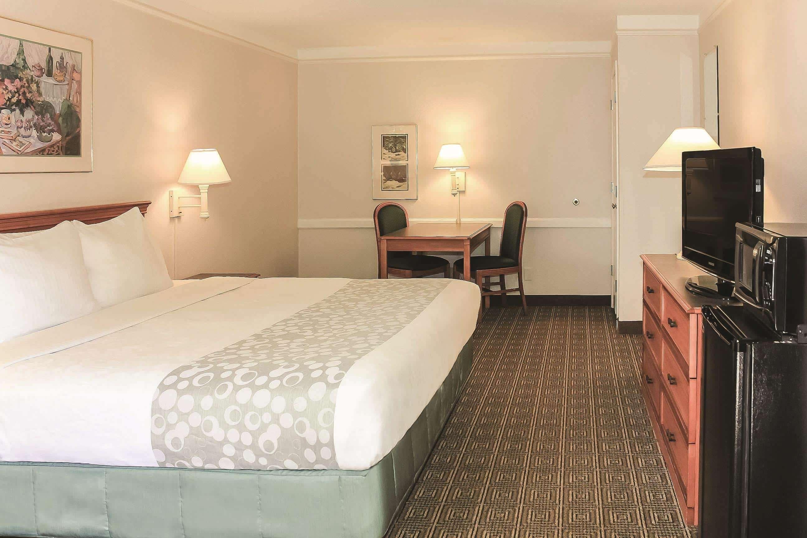 Double Deluxe King Bed