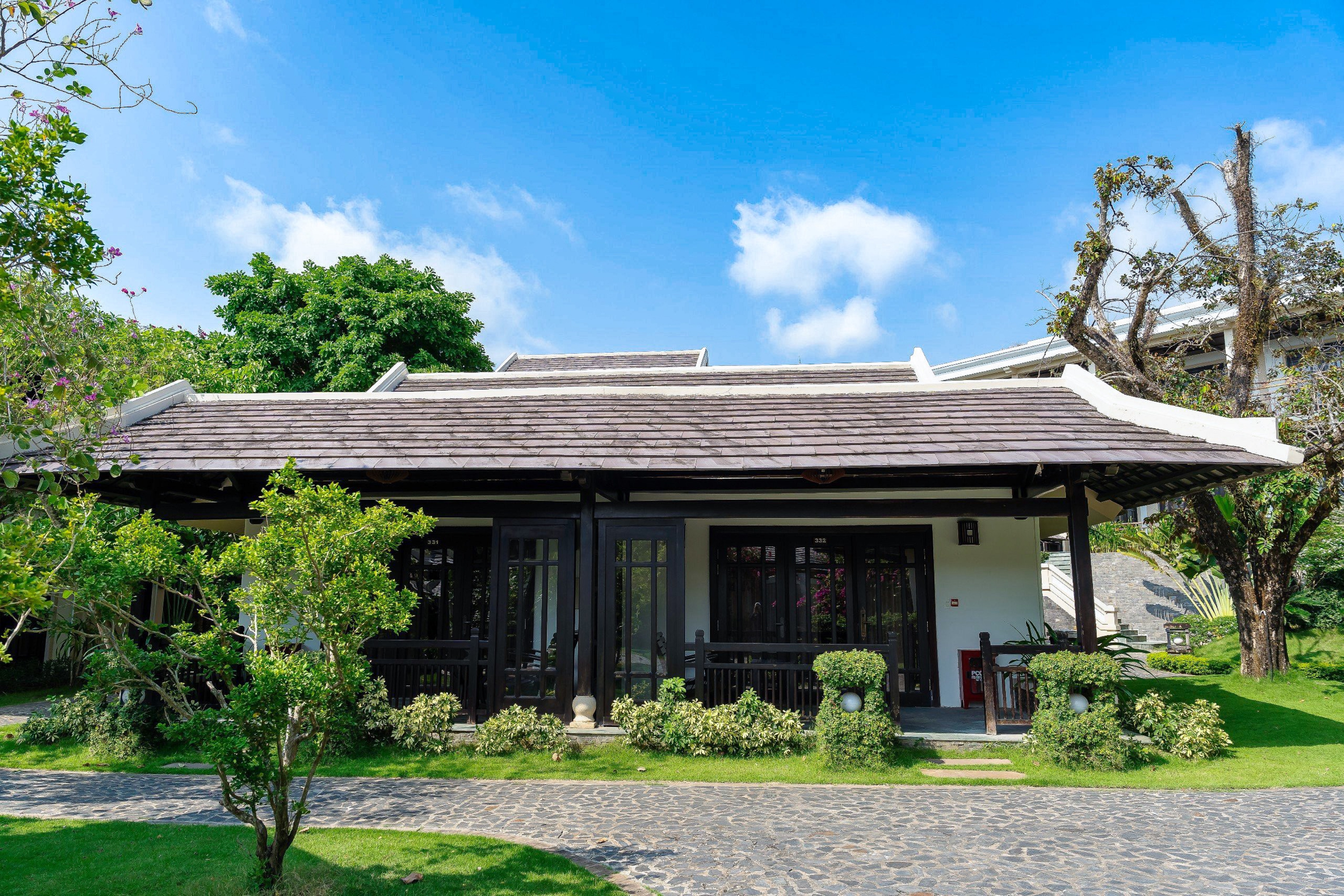 Bungalow Garden View
