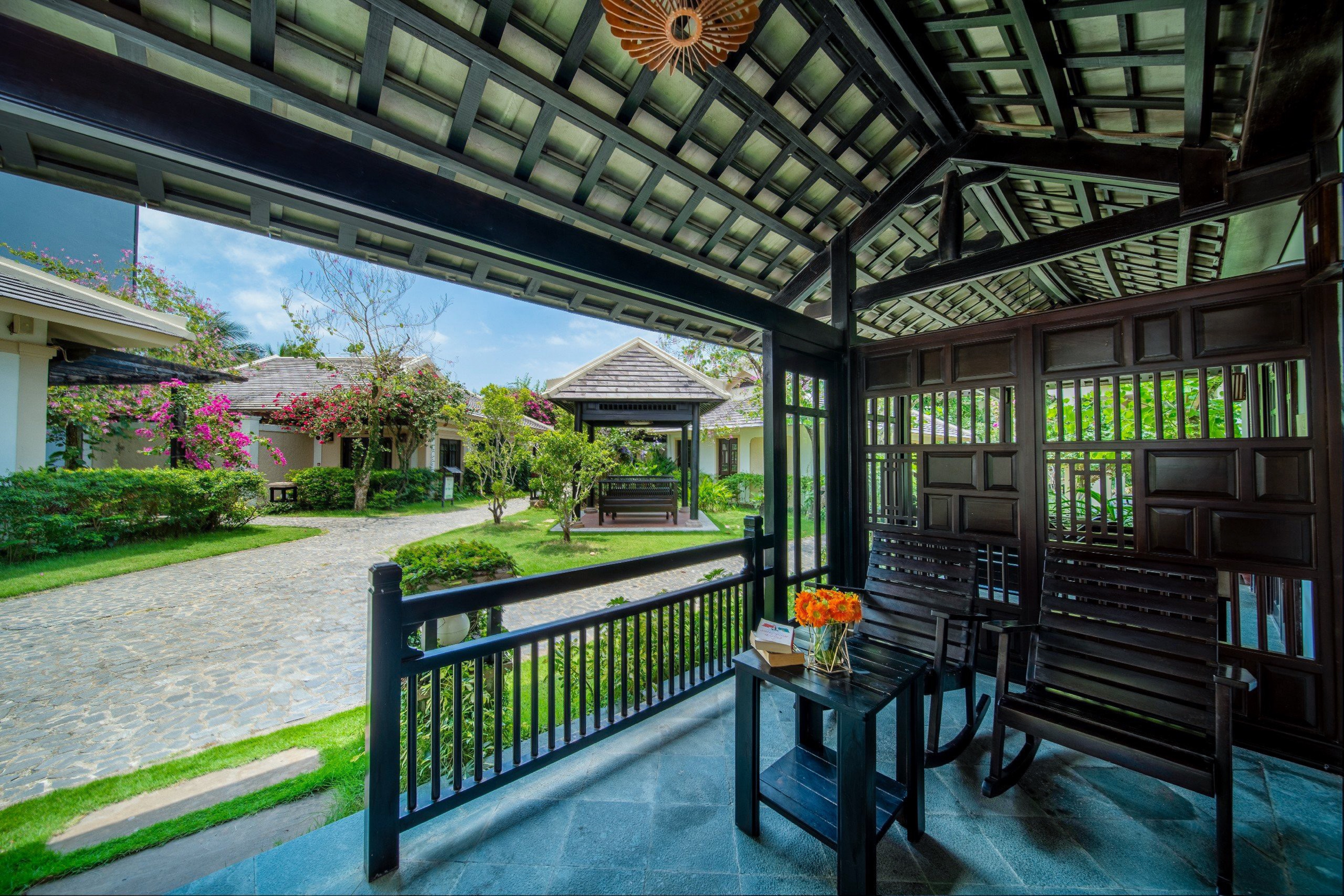 Bungalow Garden View