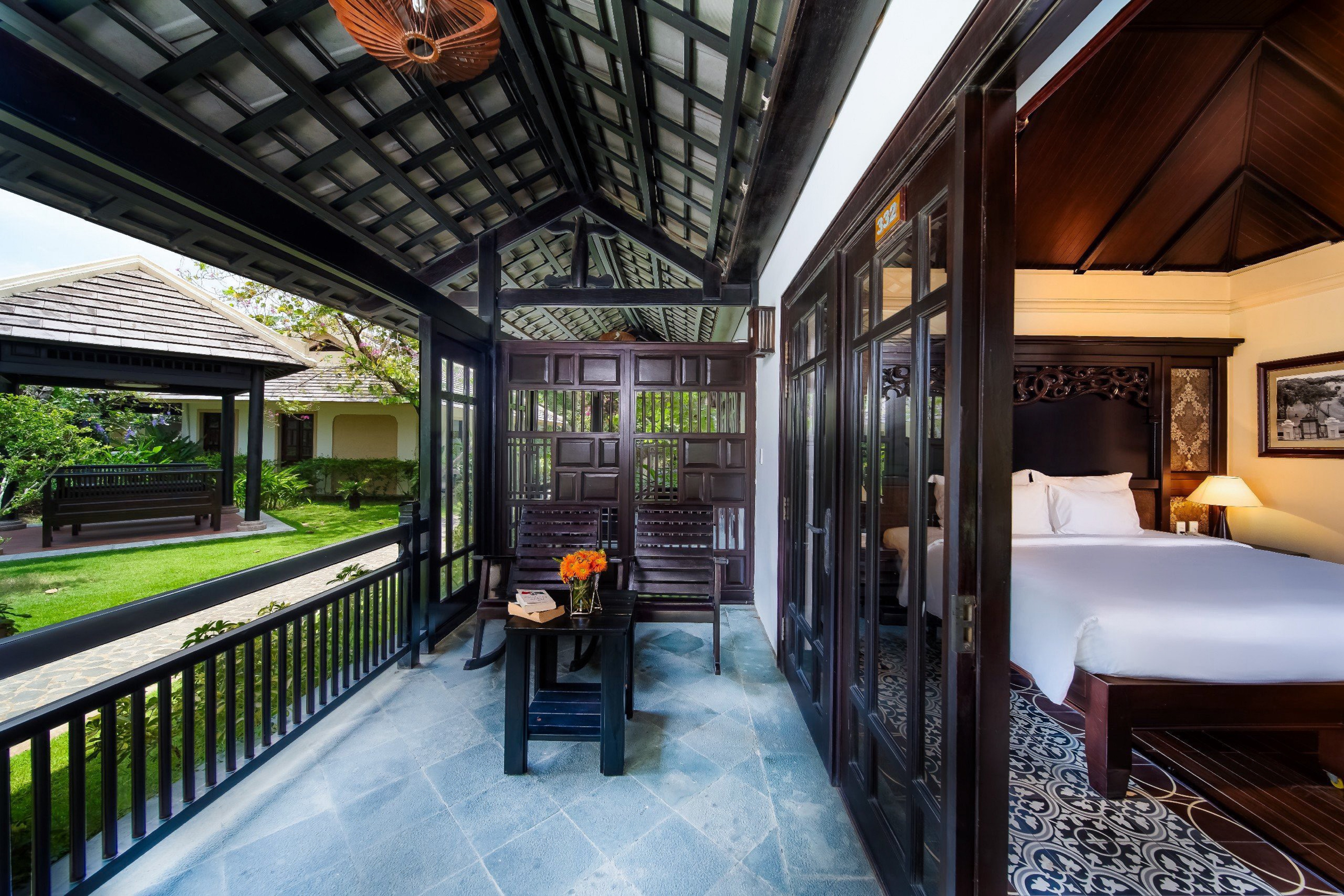 Bungalow Garden View