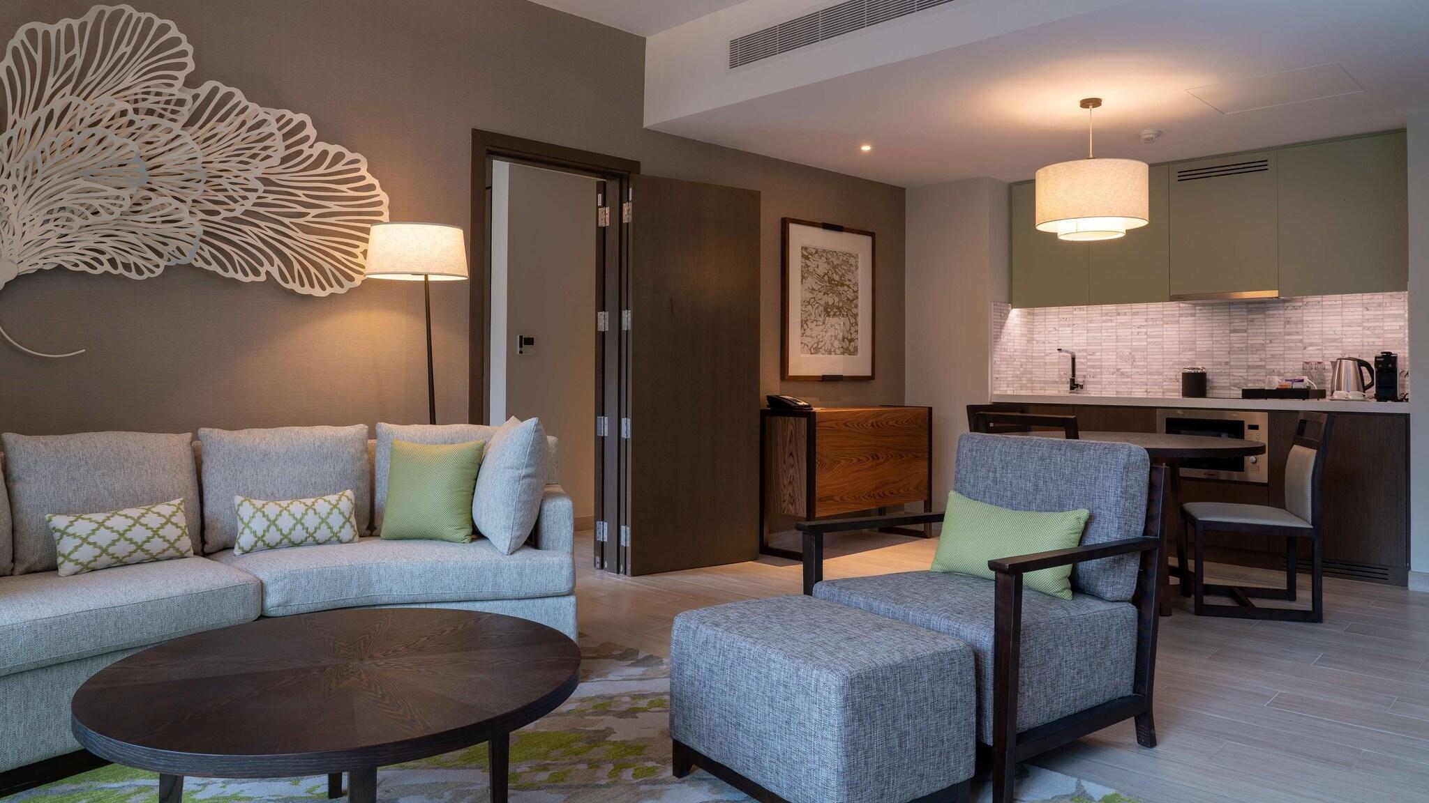 Suite Pool View King Bed