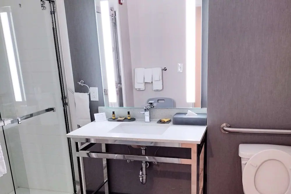 Room Accessible King Size Bed