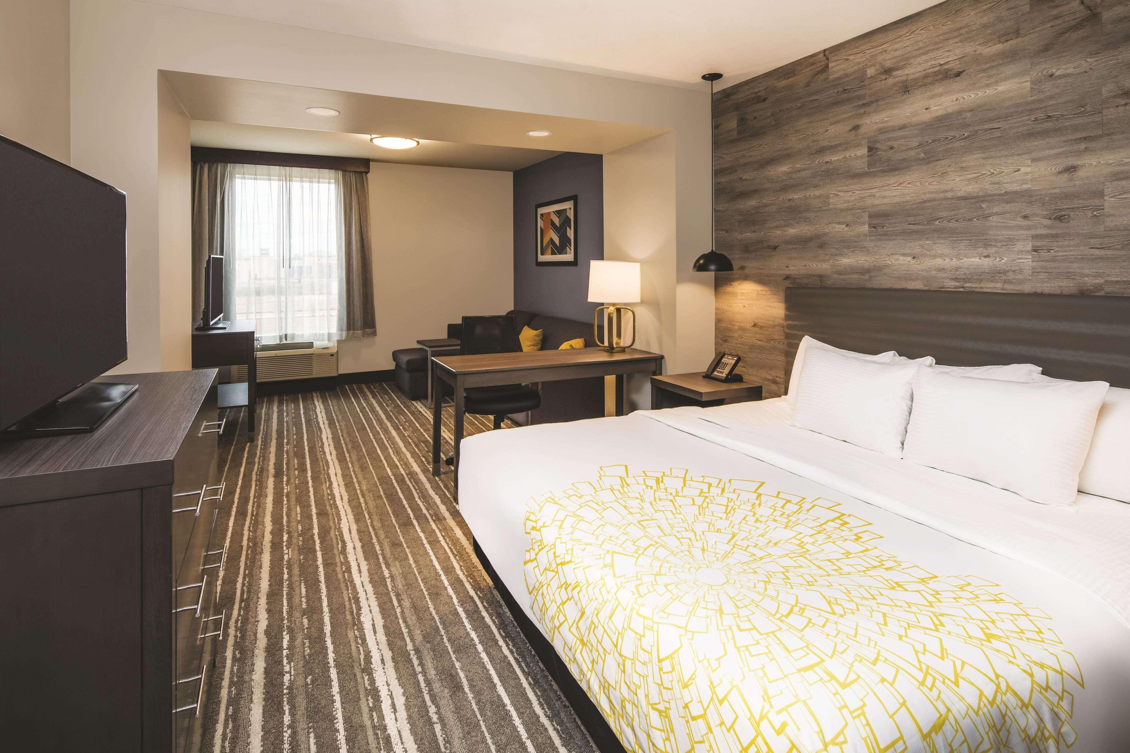 Suite Deluxe King Bed