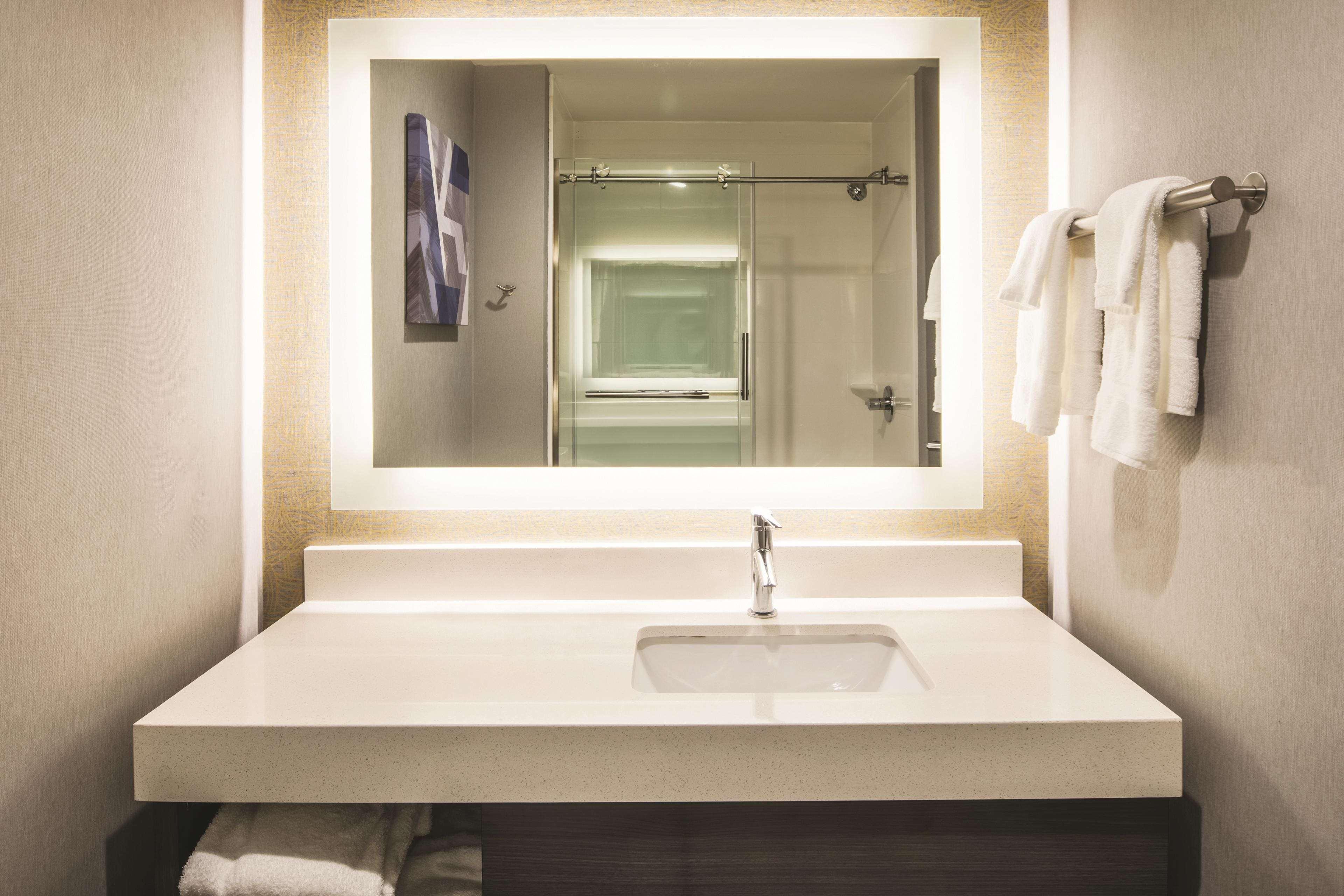 Suite Deluxe King Bed