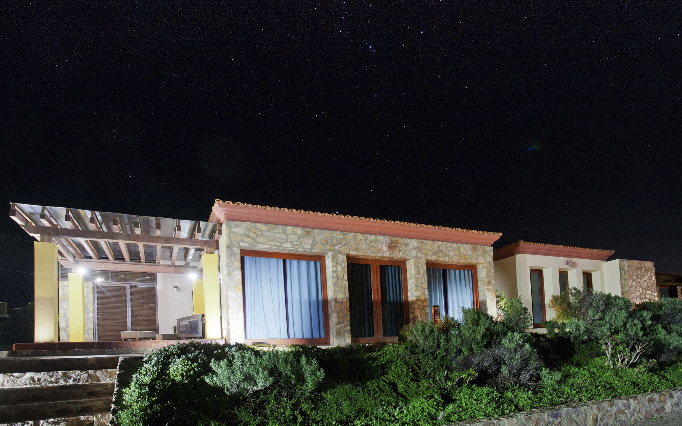 Villa Queen Size Bed